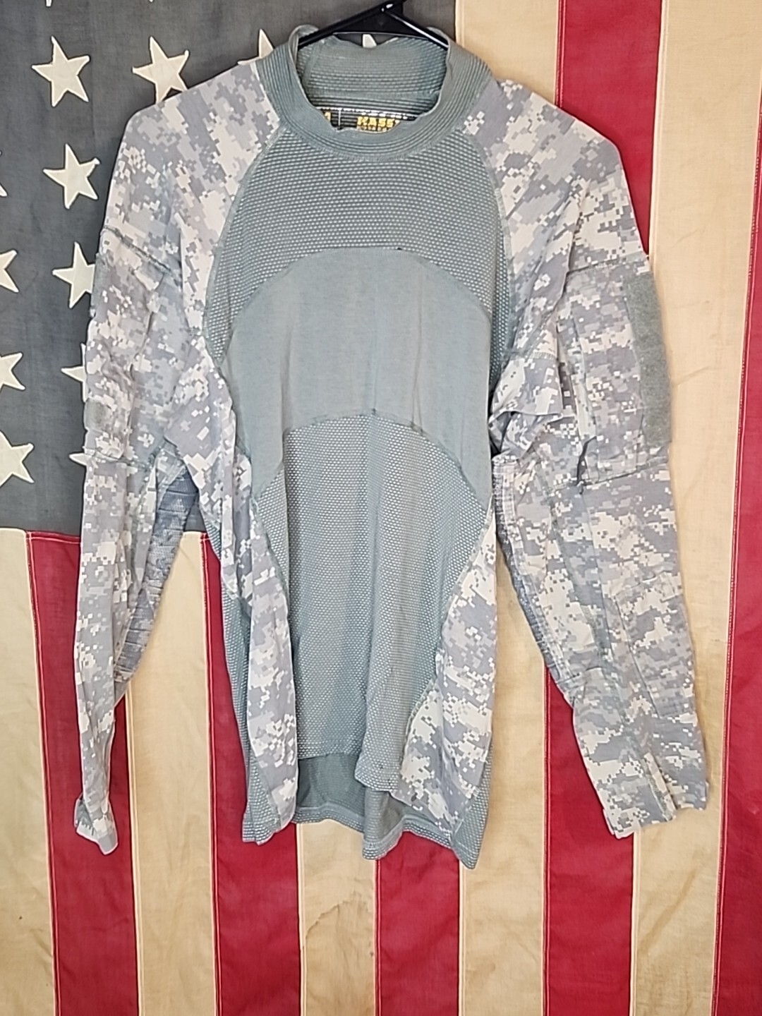 MEDIUM - USGI ACU MASSIF DIGITAL CAMO ARMY COMBAT SHIRT  FLAME RESISTANT 9235