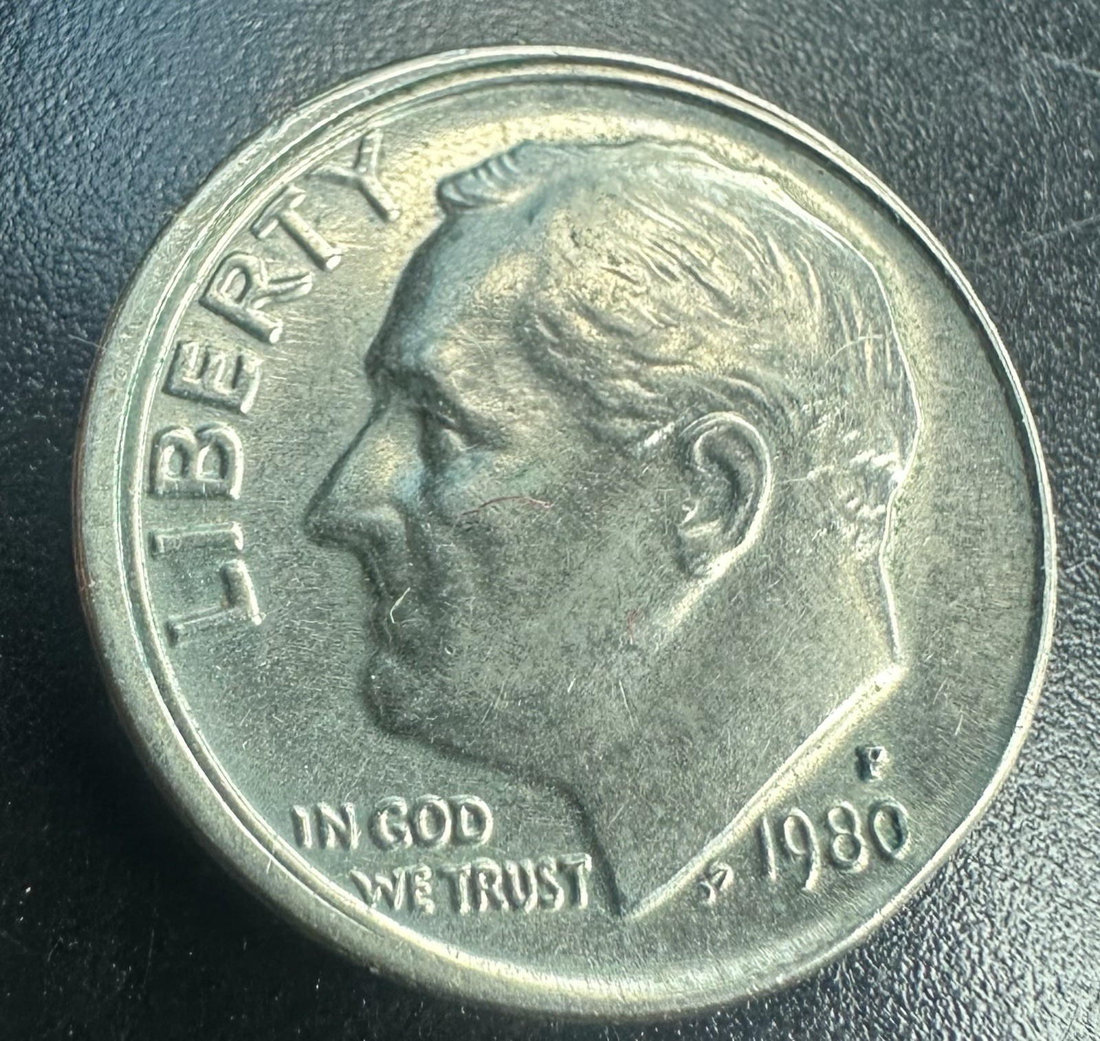 1980-P Roosevelt Dime Misaligned Die Obv /Tilted Collar Rev Dual Error A-720￼