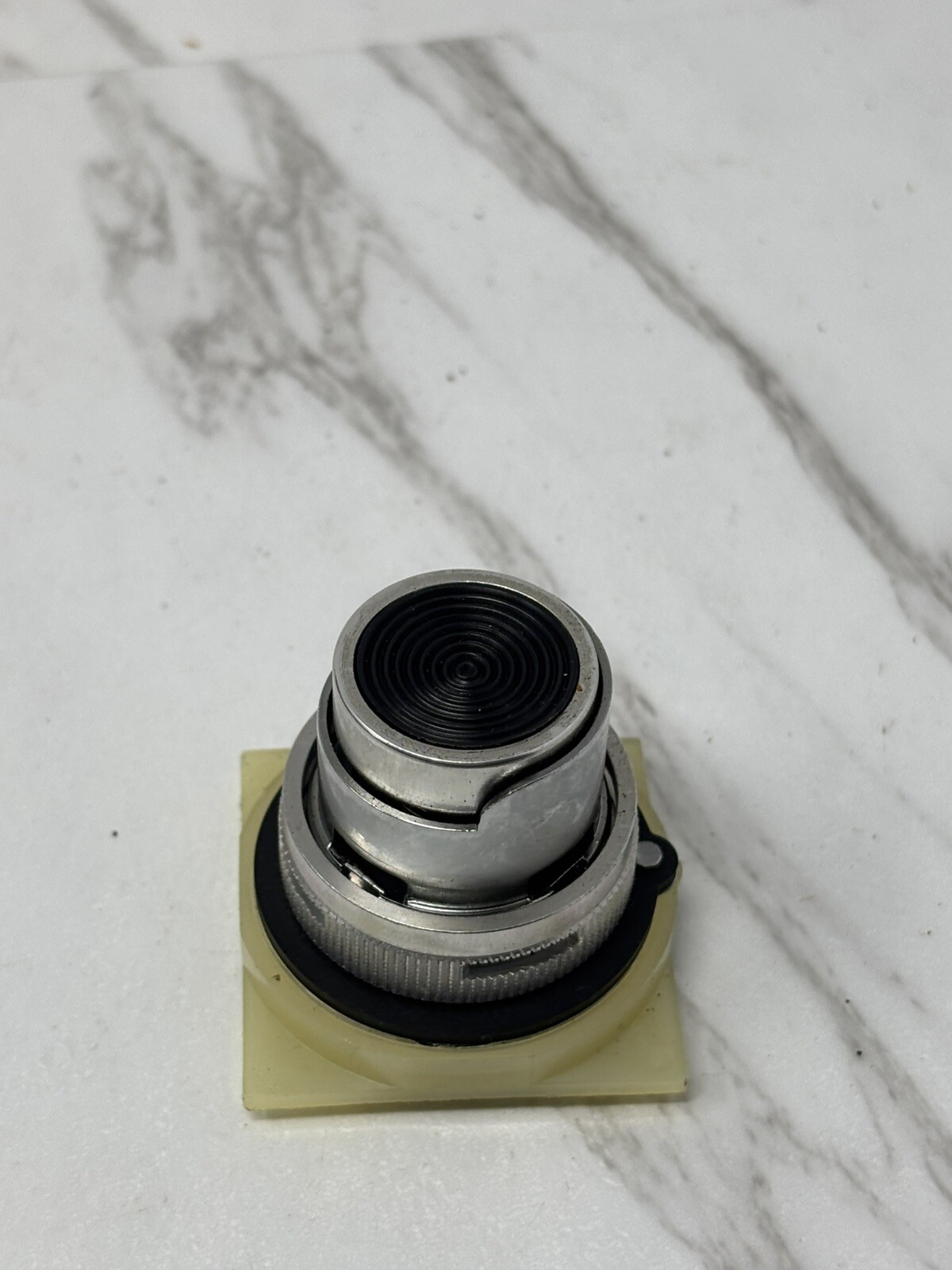 Square D C31051-014-01 Selector Switch with Push