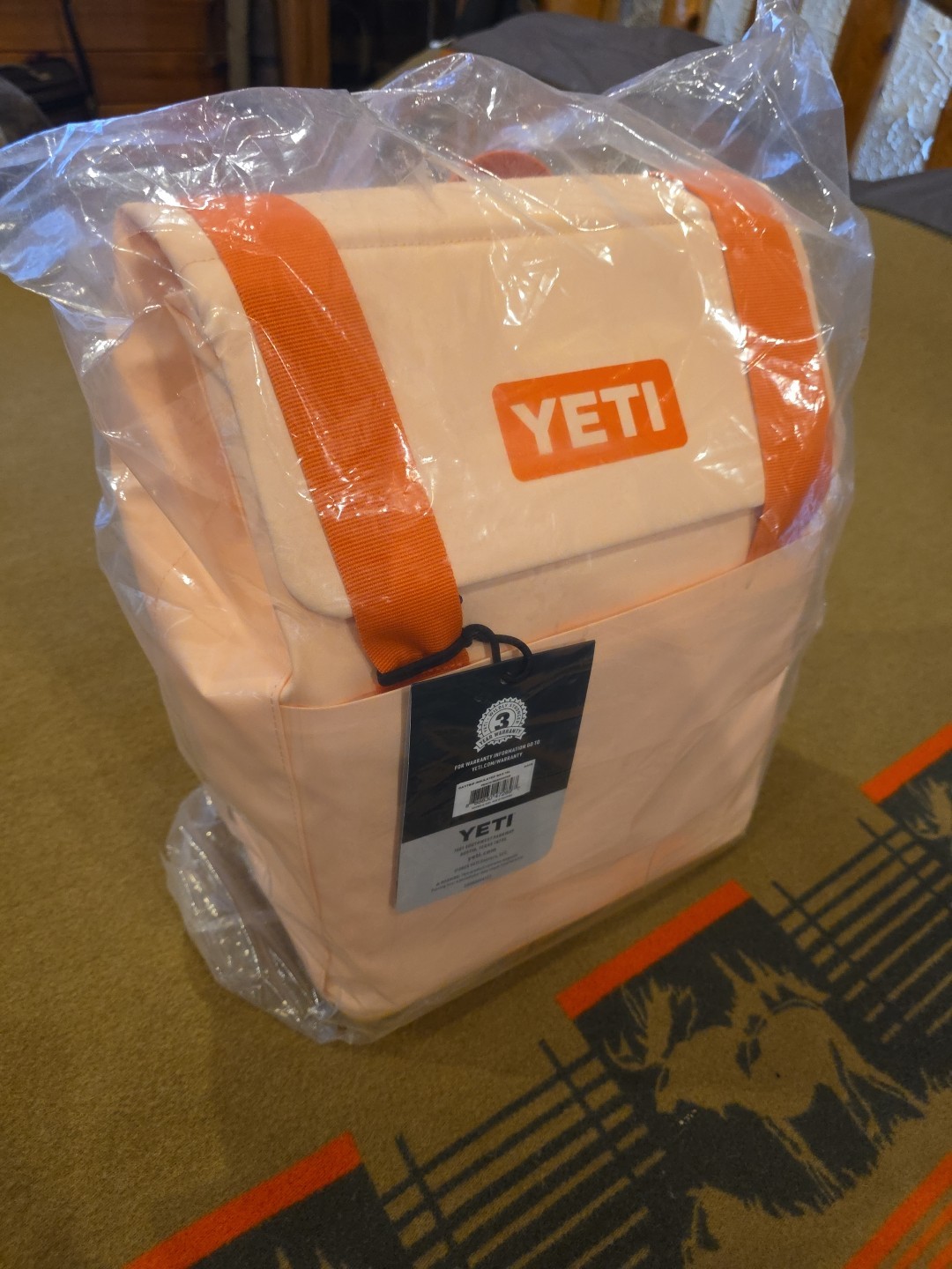 YETI Daytrip Tote Bag 14L Peach Beekeeper Beach Lunch Bag Gold Coast Collection