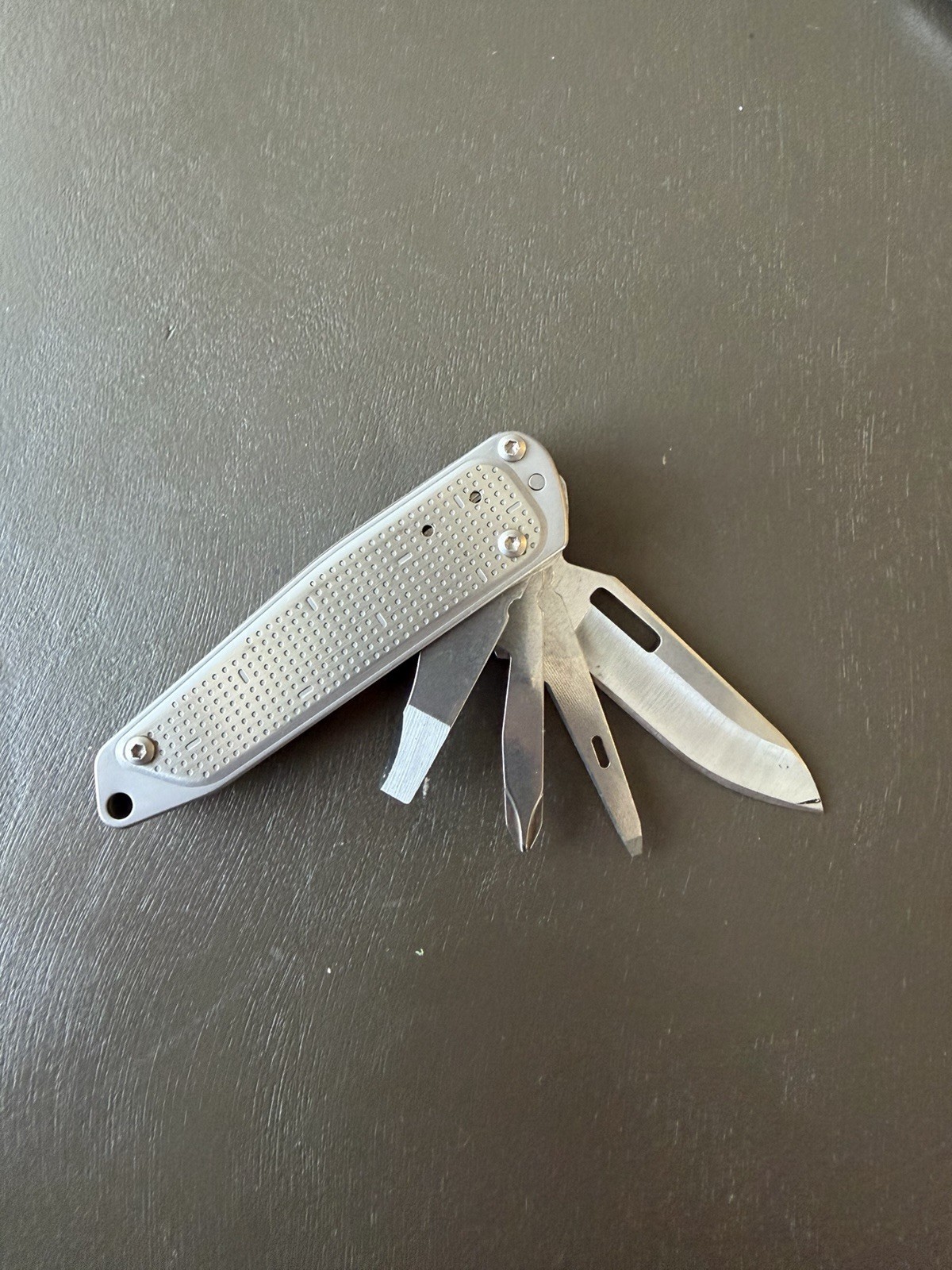 Leatherman Free T2 Pocket Knife Multi-Tool