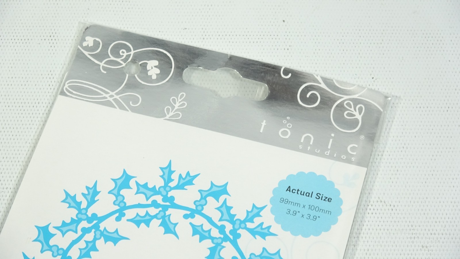 Tonic Studios Rococo Christmas Holly Bouquet Die 1383e