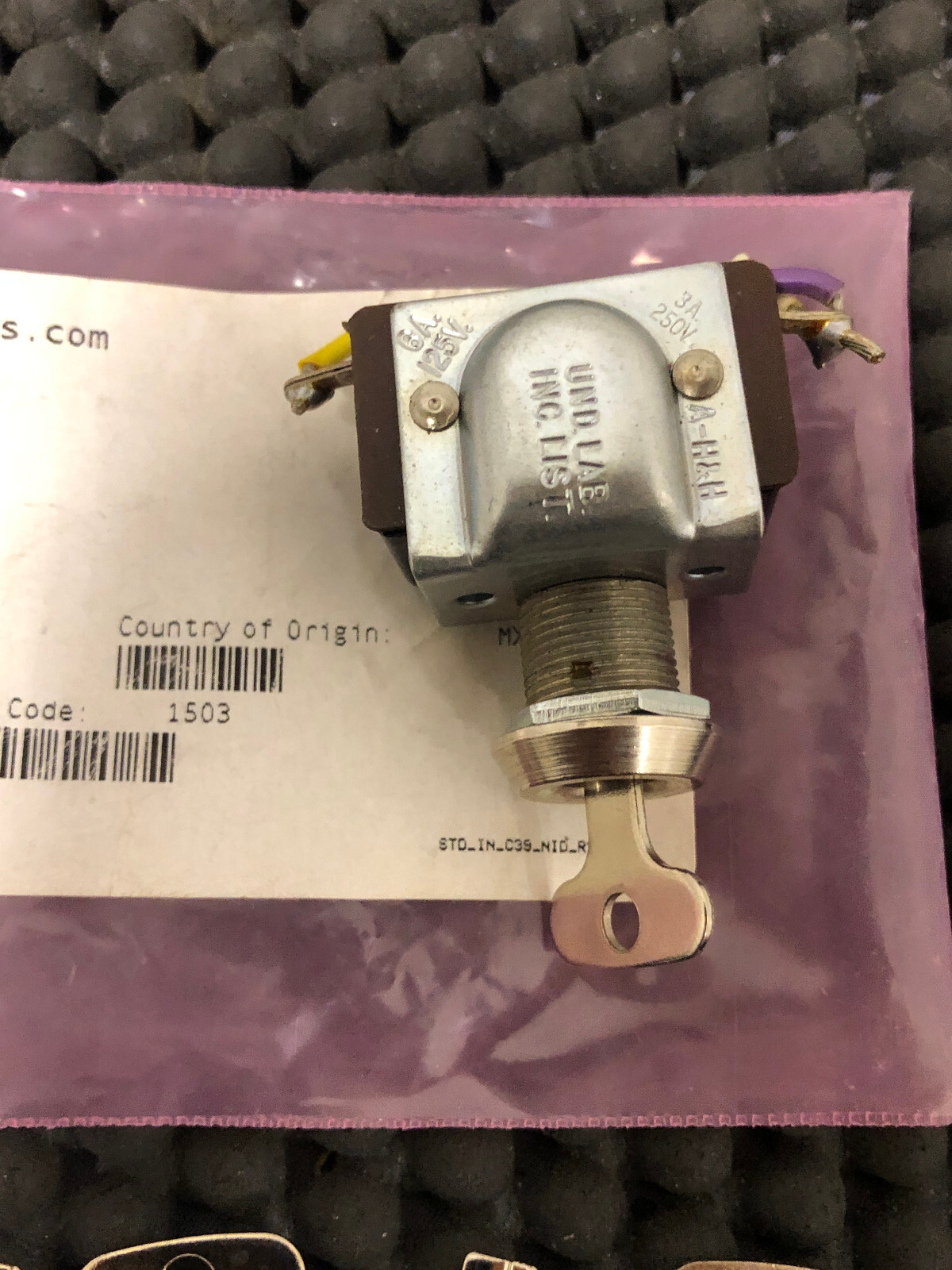 18pc Eaton/Cutler-Hammer 13-5496 Switch Access Keylock Switch Key | New