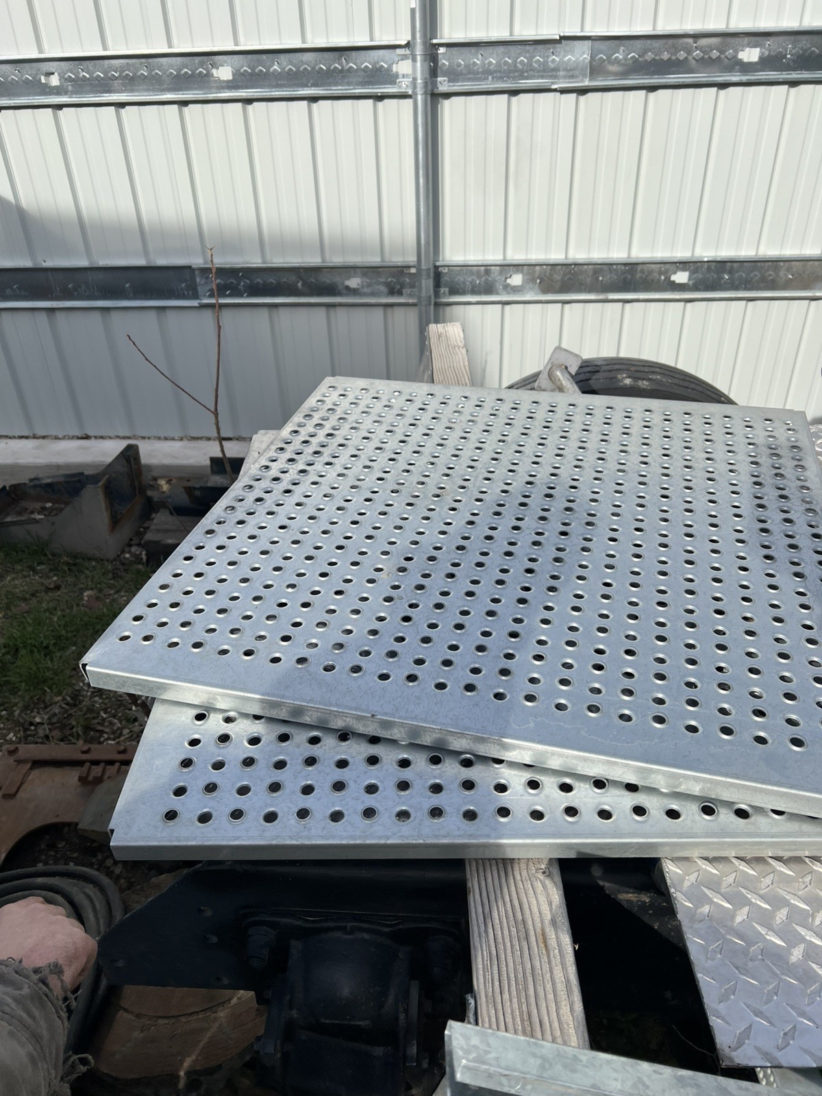 Deck plate catwalk galvanized steel 33.5 in x33.5 in x 1 in
