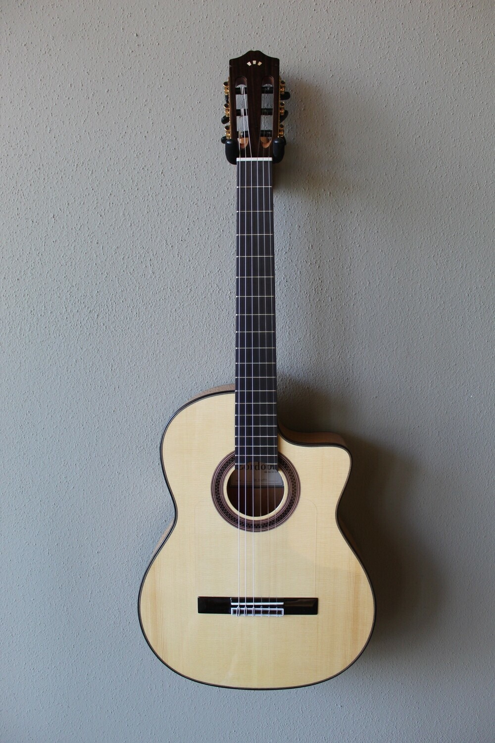 New Cordoba Iberia Series GK Studio Acoustic/Electric Flamenco Blanca Guitar