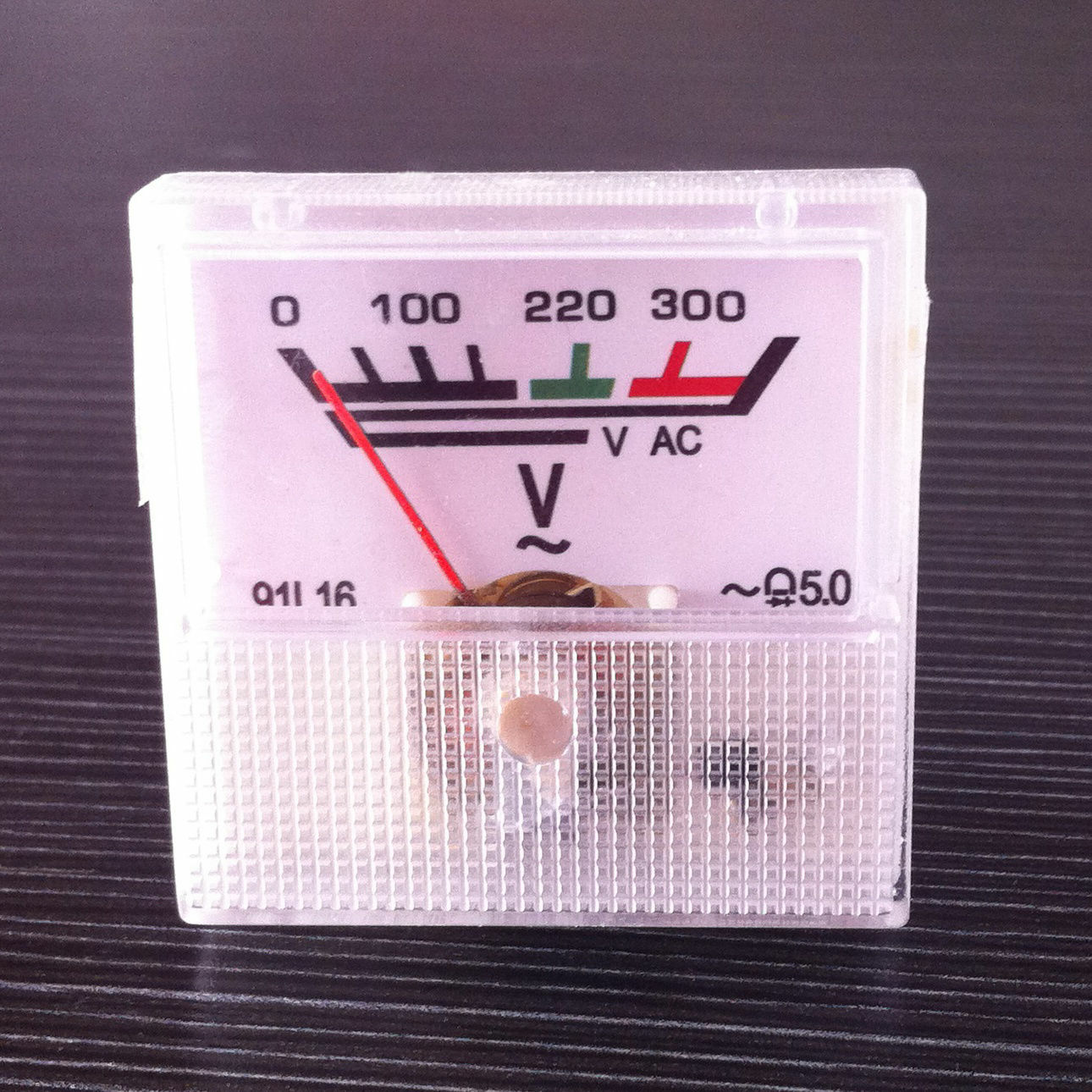 AC 0-300V Class 5.0 Accuracy Square Plastic Panel Meter Voltmeter 1PCS