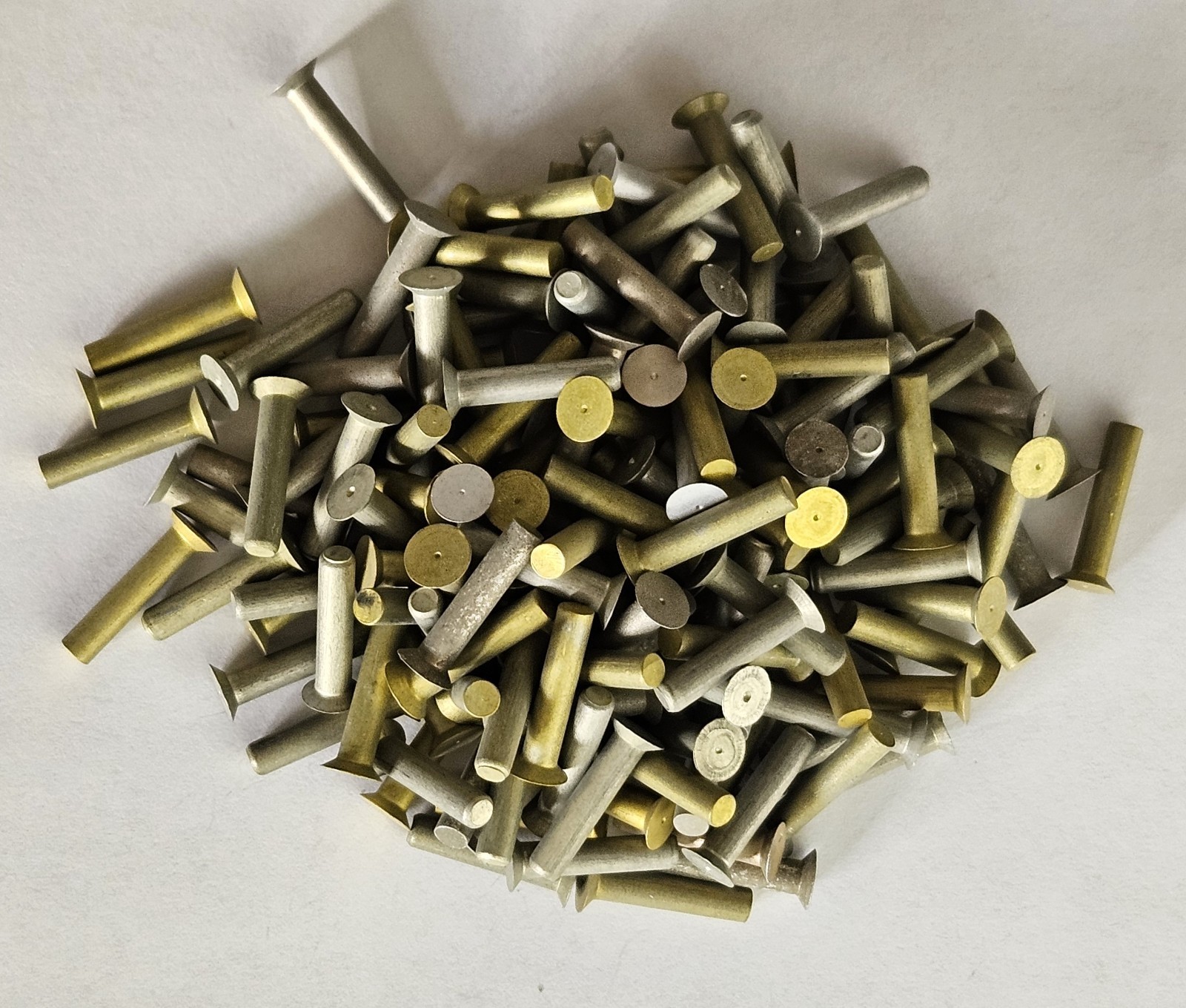 AN426AD5-12 100 DEGREE COUNTERSUNK RIVET 5/32" x 3/4"   Bag of 3.7 Ozs.
