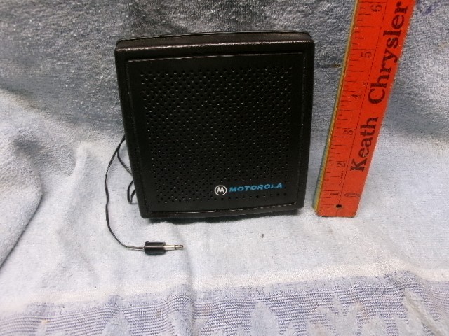 * Vintage - External - MOTOROLA SPEAKER - Model Number HSN 4 018B - LOOKS GOOD