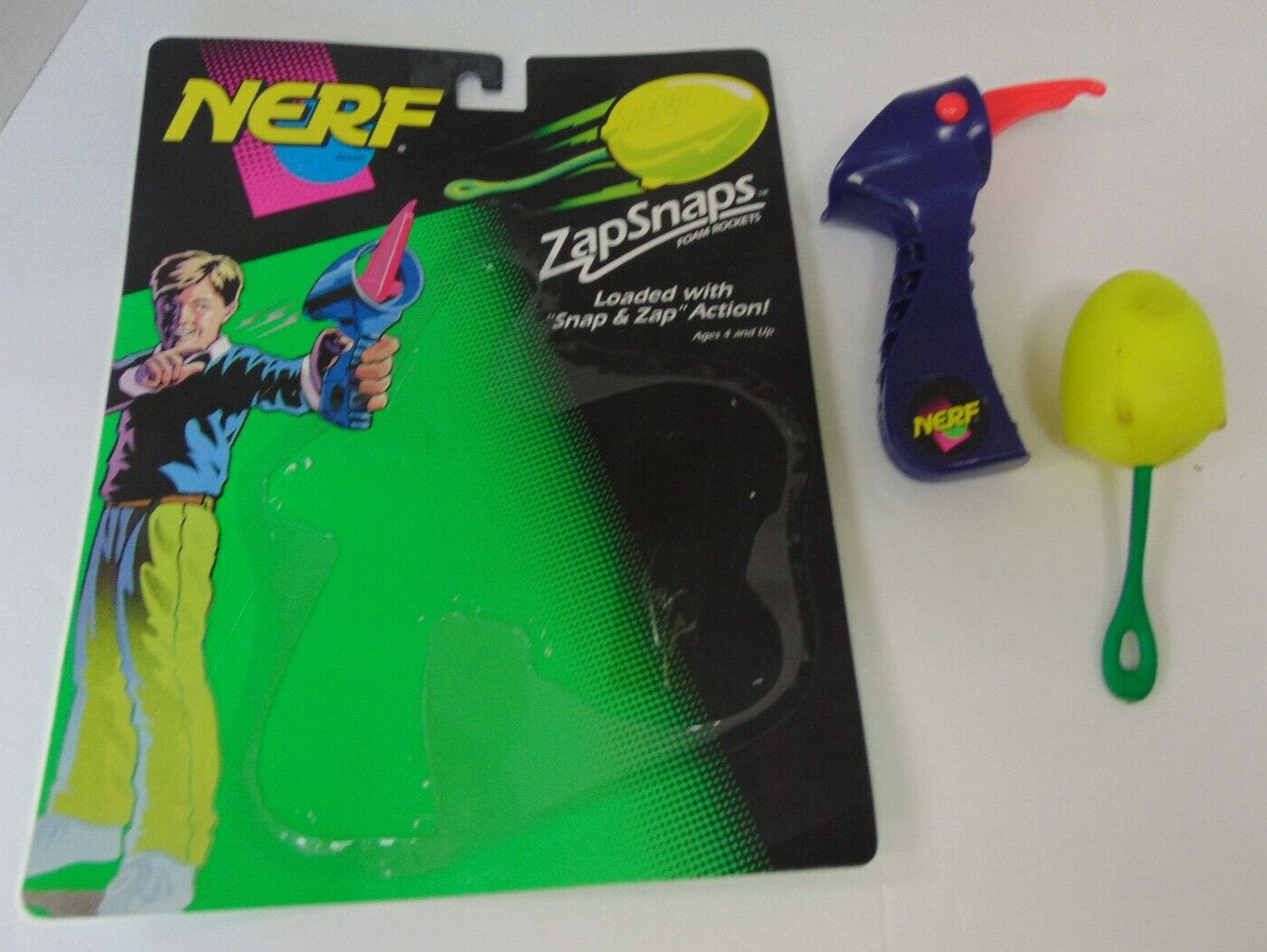Rare 1993 NERF Zap Snaps Launcher w 1 Yellow Rocket w original card KENNER #4