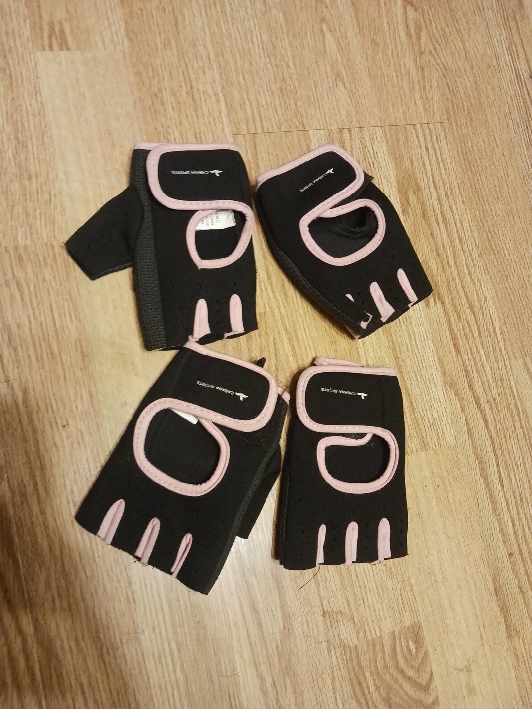 Cabana Sports Fitness Gloves Womans Girls Size S/M - Black & Pink