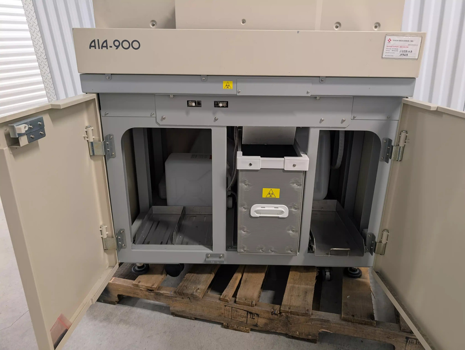 Tosoh AIA-900 Automated Enzyme Immunoassay Analyzer System
