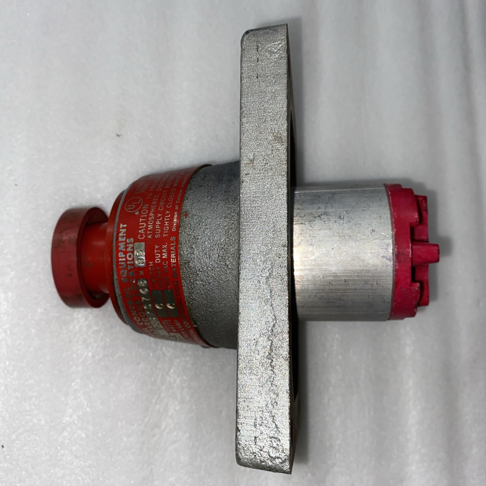 CROUSE HINDS EFD 2437S768 Model B3 125V Red Push Button Switch heavy duty