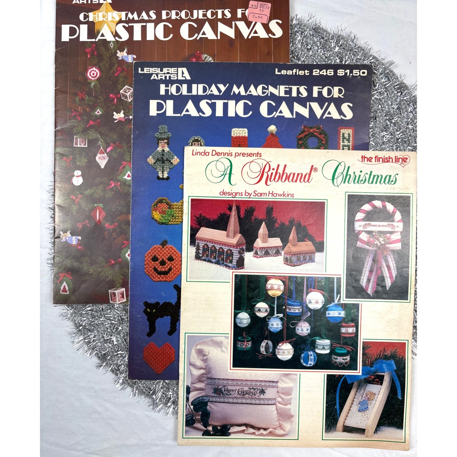 Leisure Arts Christmas Plastic Canvas Leaflet #153 #246 1984 cross-stitch book