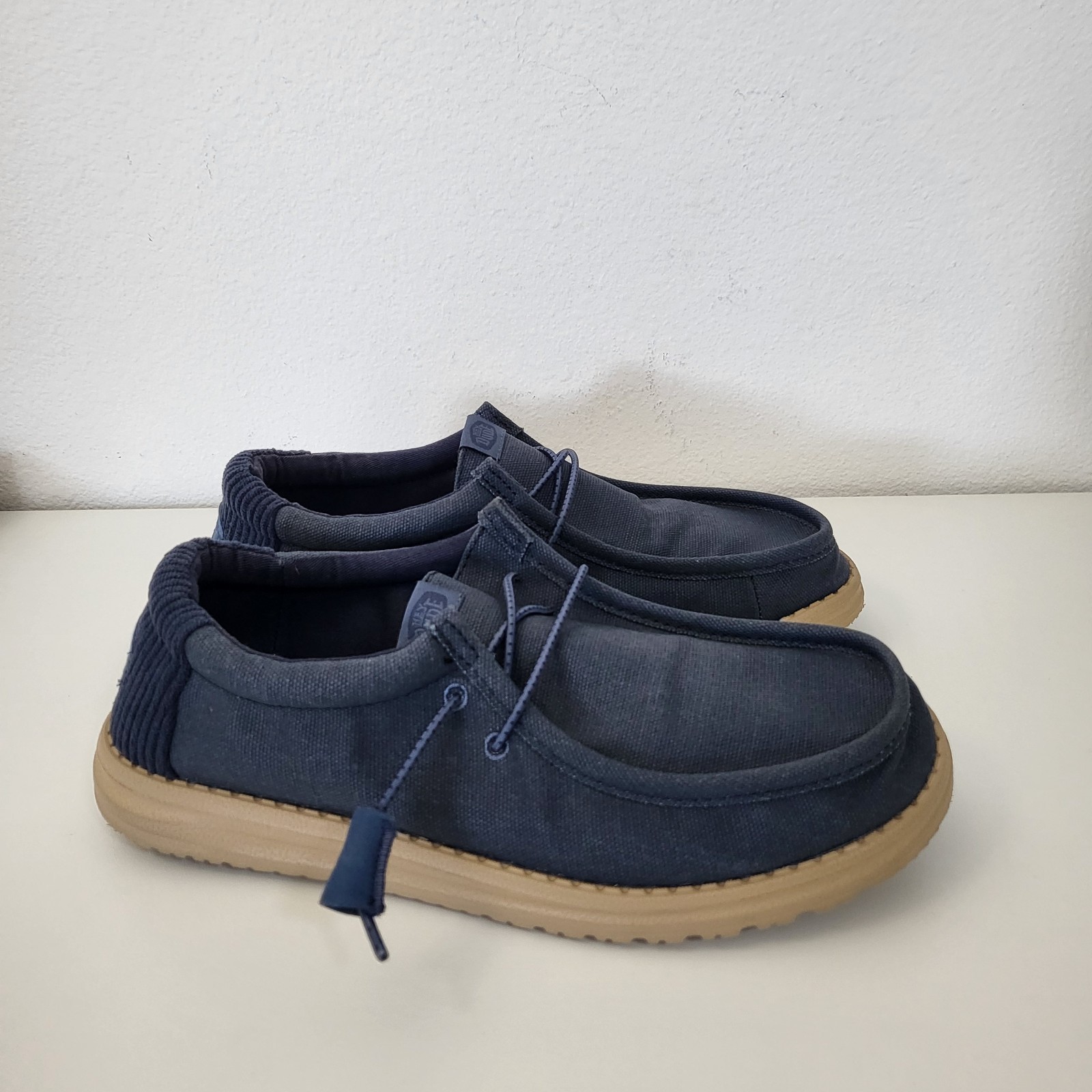 HEY DUDE Wally Waxed Canvas Mens 9 Navy Blue Casual Shoes Water Resistant