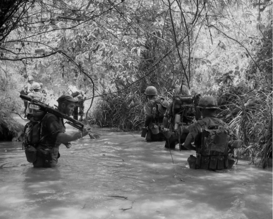 Vietnam War  Photo US Soldiers On Patrol in Vietnam   US173