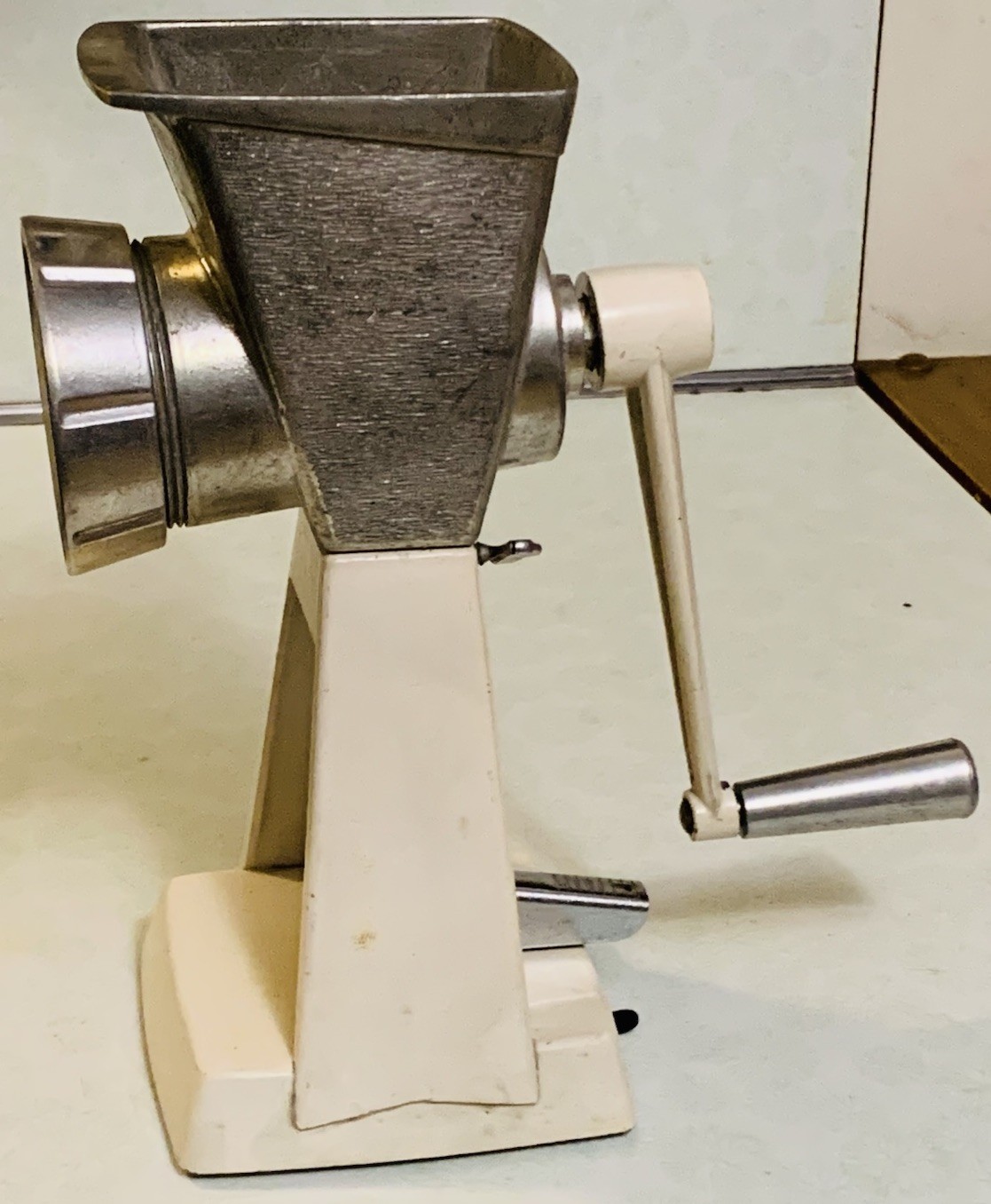 Universal Dazey Vintage Table Top Manual Food And Meat Grinder