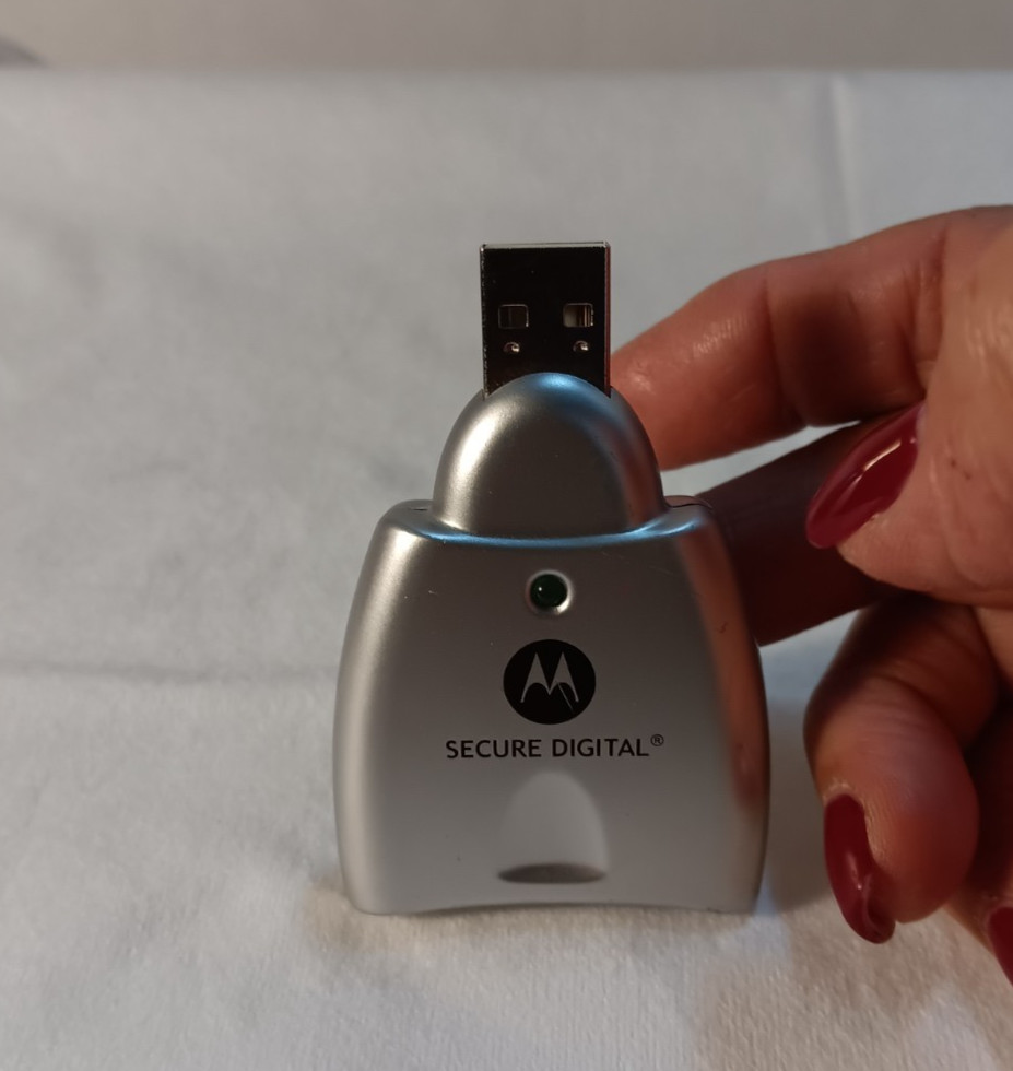 Motorola SYN1114A USB Secure Digital SD Memory Card Reader Adapter Silver Tested