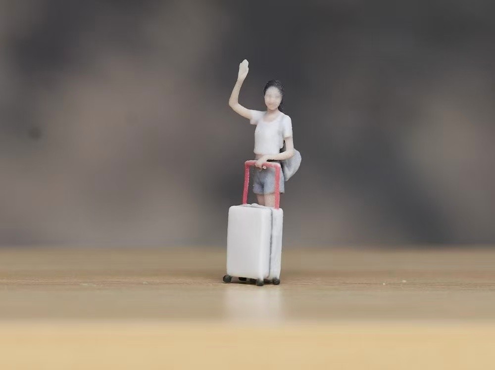 1:64 Painted Figure Model Miniature Resin Diorama Sand Wave Girl Lady Luggage