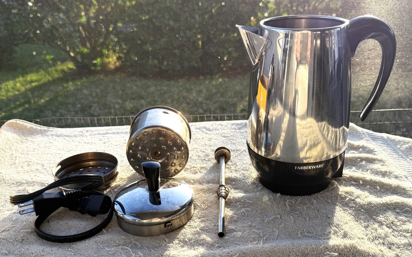 FARBERWARE 8 CUP PERCOLATOR MODEL NO. FCC280 - AS PICTURED