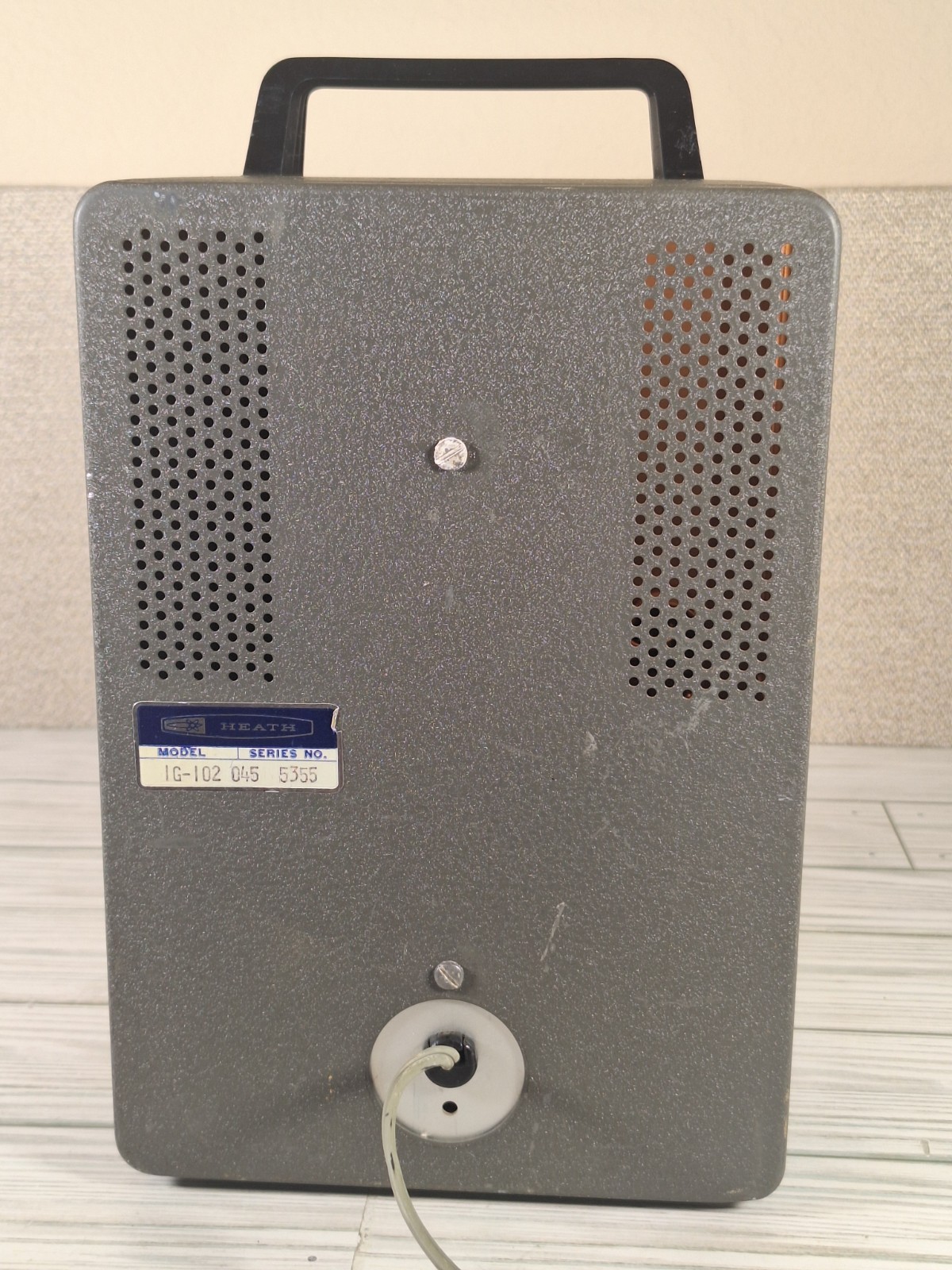 Vintage Heathkit RF Signal Generator Model IG-102 Powers On Untested