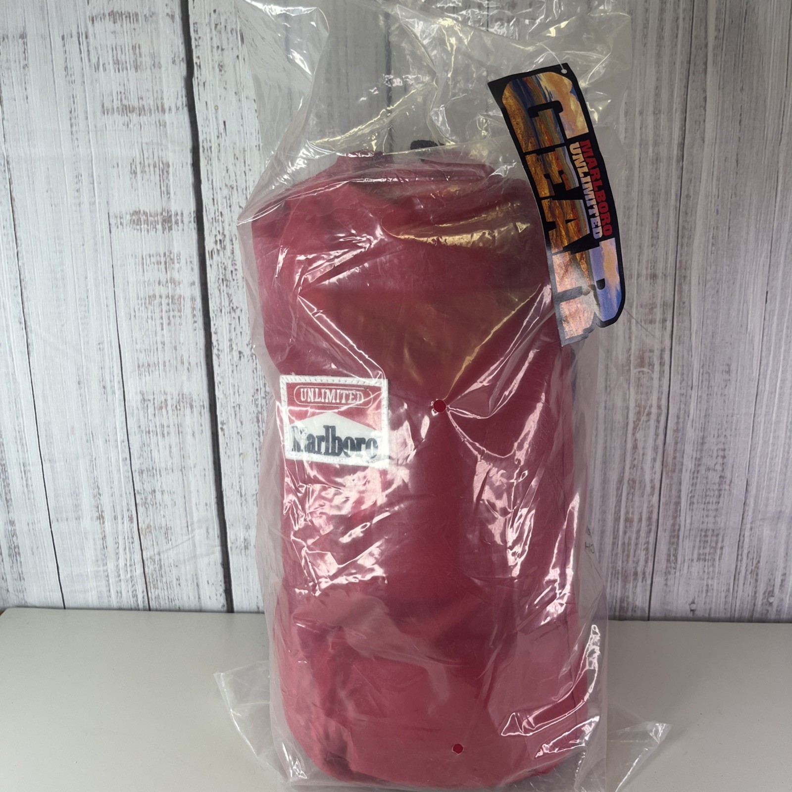 Marlboro Unlimited Red Sleeping Bag 88848 Red Storage Carry Bag included