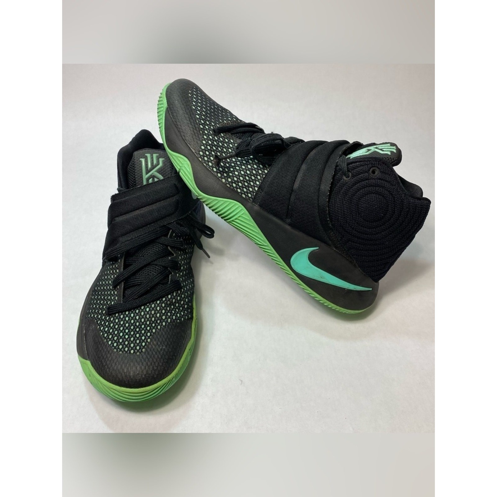 Nike Kyrie 2 Black Green Glow Men’s Basketball High Top Athletic Sneakers, 9.5