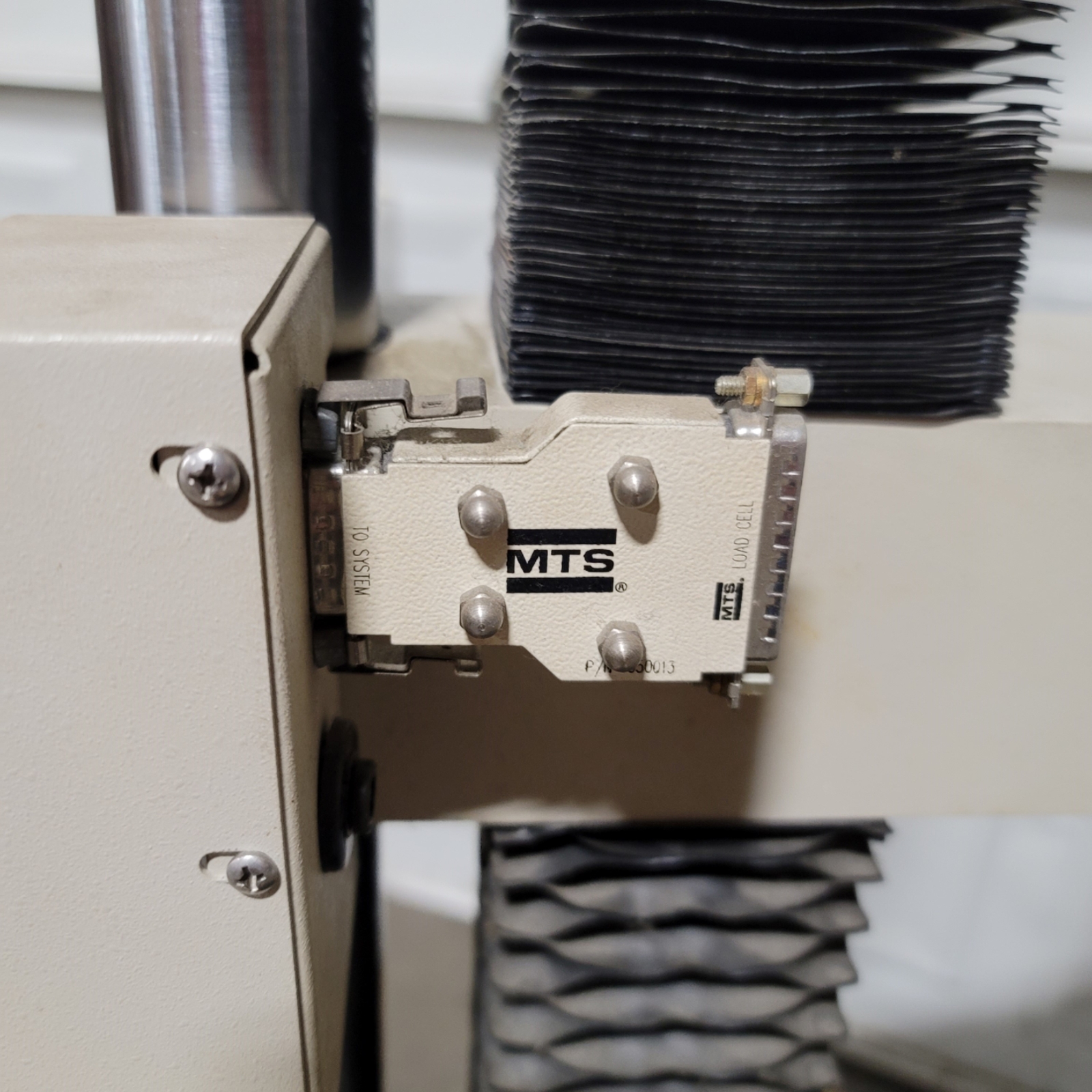 MTS SINTECH 200/S Tension Compression Material Testing Machine System 60ipm, 5kN