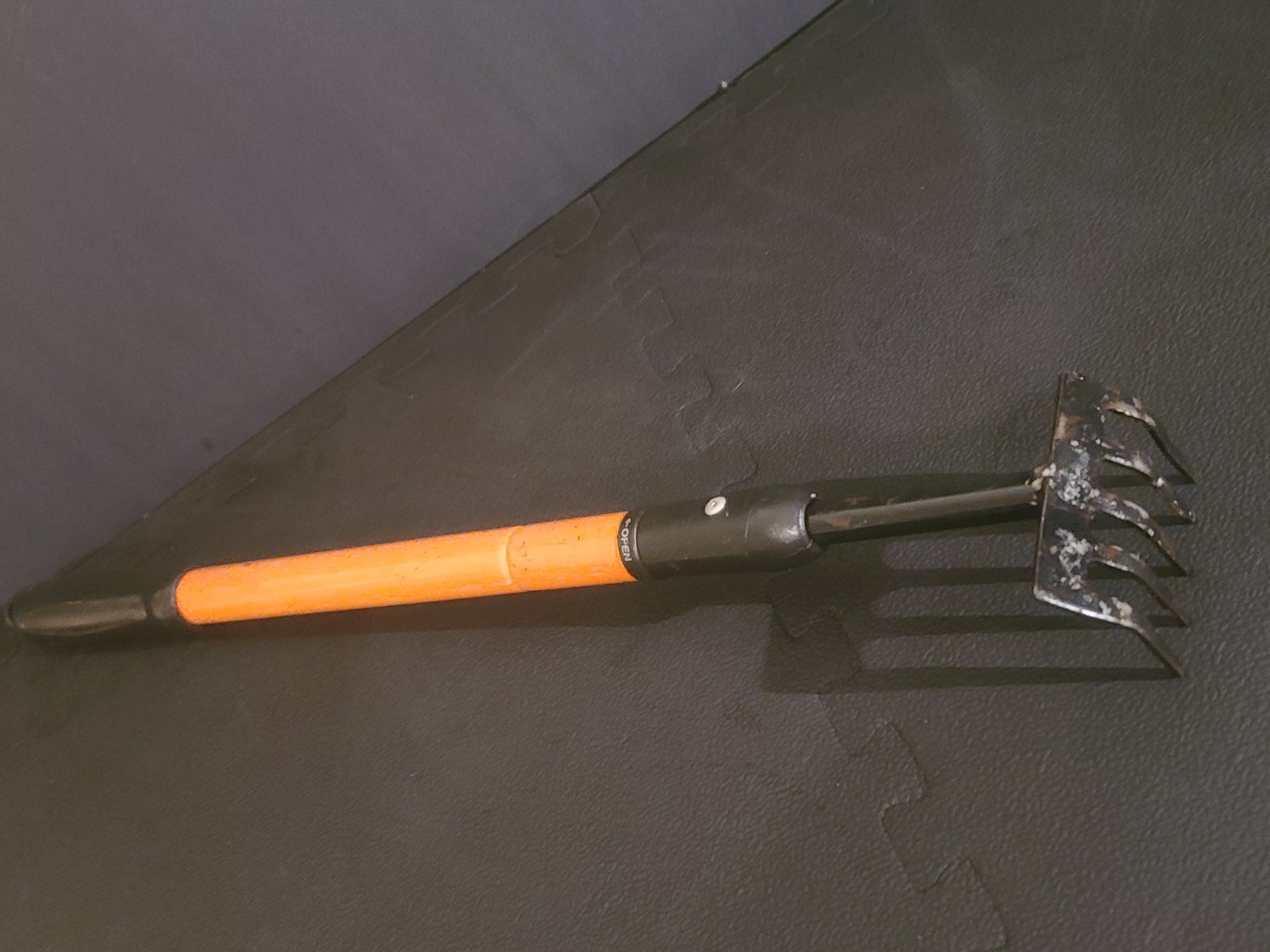 Hand Rake, Adjustable Length 26" to 38" Locking Handle Garden Small Rake Tool