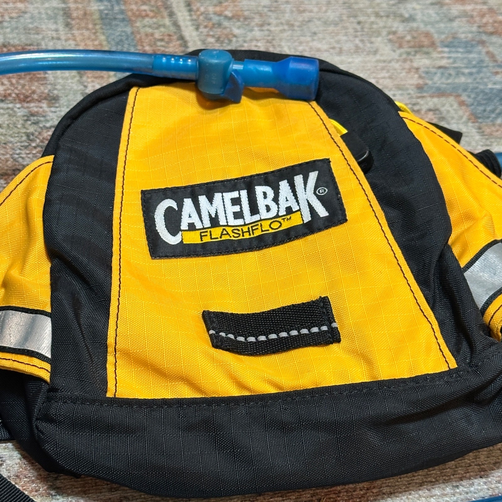 CamelBak FlashFlo LR 50 Yellow/Black Hydration Pack-50oz- Great Cond- W/ Bladder