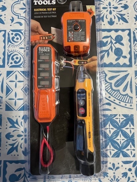Klein Tools 3 Piece AC/DC Voltage Outlet Tester Electrical Test Kit ET45KIT3
