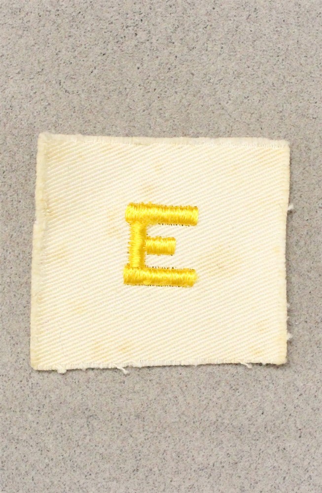 USN Navy Distinguishing Mark 1136: Navy "E", 5th Award - yellow on white