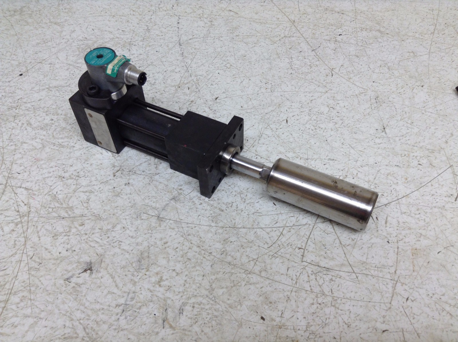 Hydro-Line LR5F-1X1 N-.5-2-N-L-L-1-1-X Cylinder LR5F1X1 N52NLL11X (TSC)