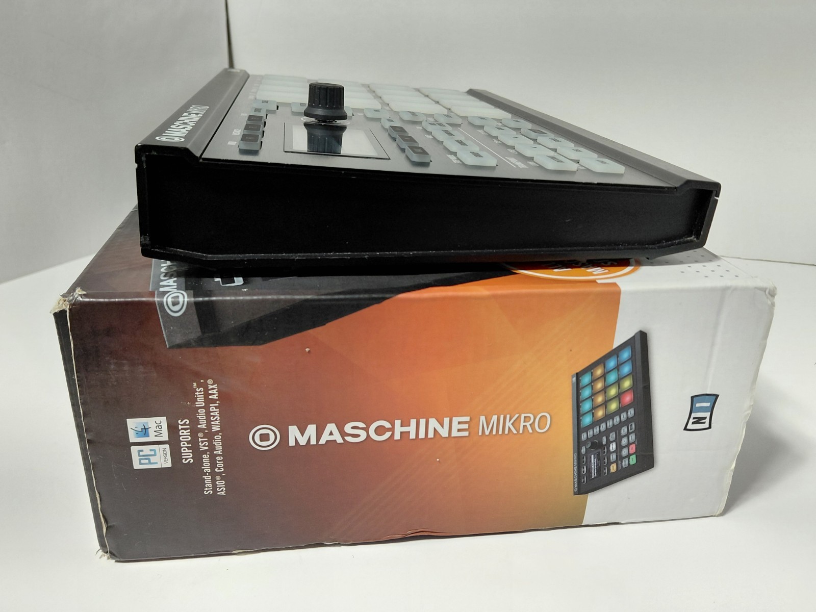 MASCHINE MIRKO Groove Production Studio Native Instruments MIDI w/ Software 2.0