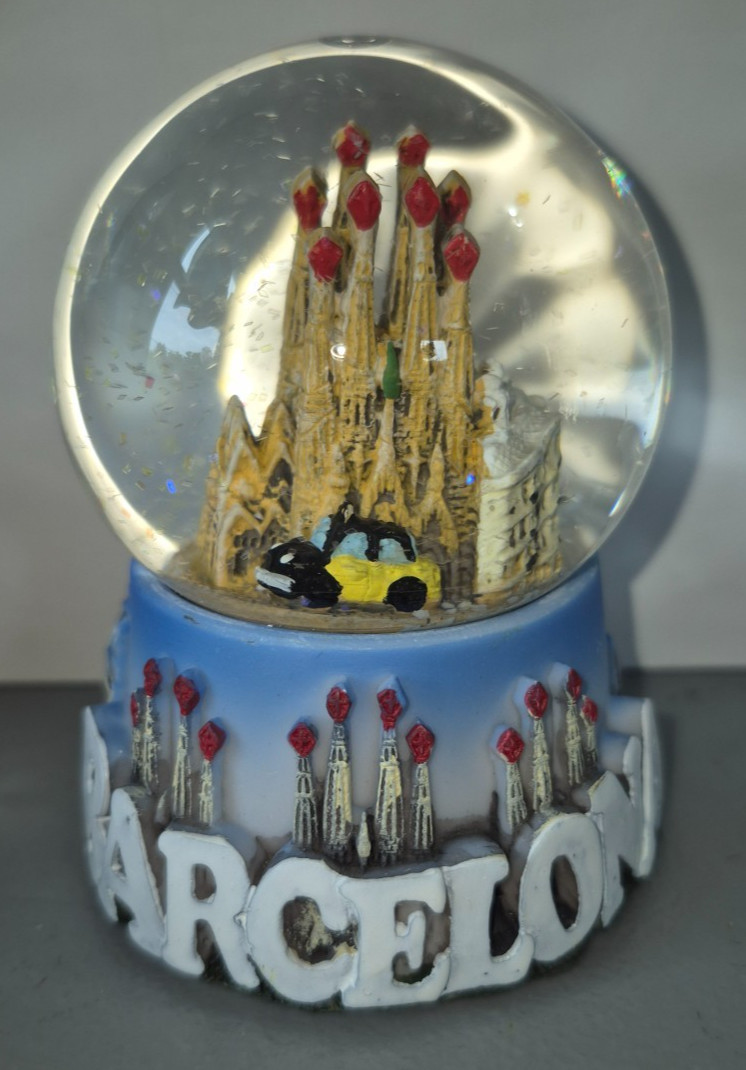 Barcelona Sagrada Familia Snow Globe Spain Travel Souvenir Gift Collectible NEW