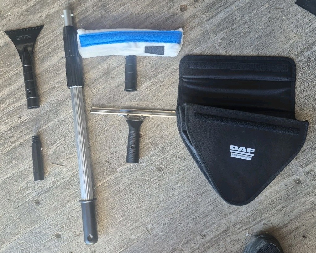 Genuine DAF Trucks Window Cleaning Kit – Squeegee, Ice Scraper, Wash Pad & Case