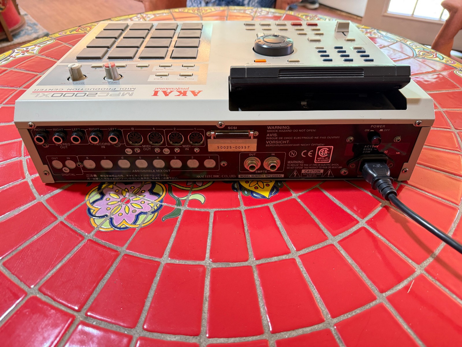 Akai MPC2000XL - EXCELLENT! New Pad Sensors!