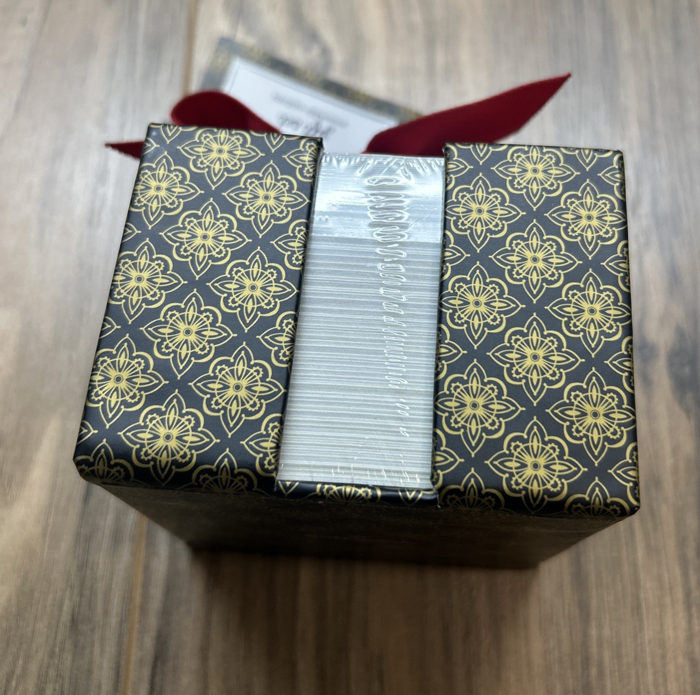 Hallmark: Poinsettia - Note Set With Pen - 650 Notes