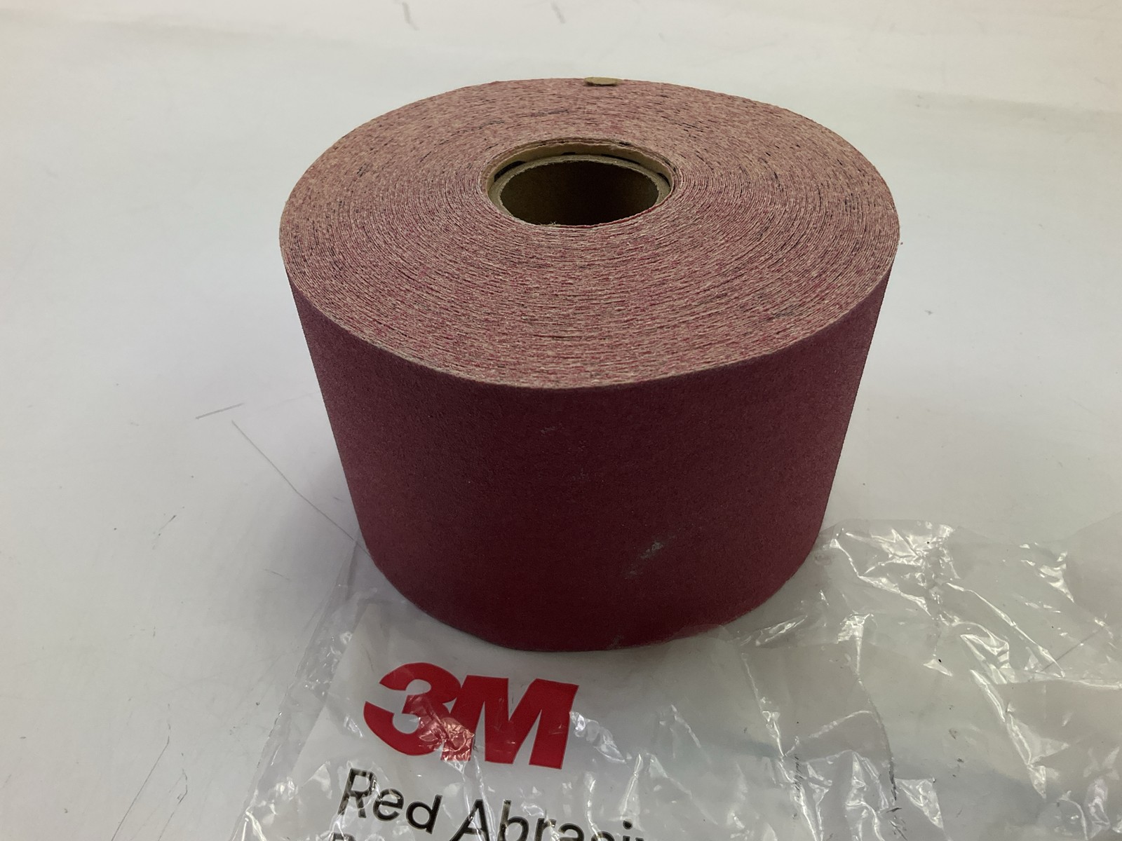 3M 01686 Abrasive Sheet Roll, 2-3/4 In X 25 Yd, P150 Grit