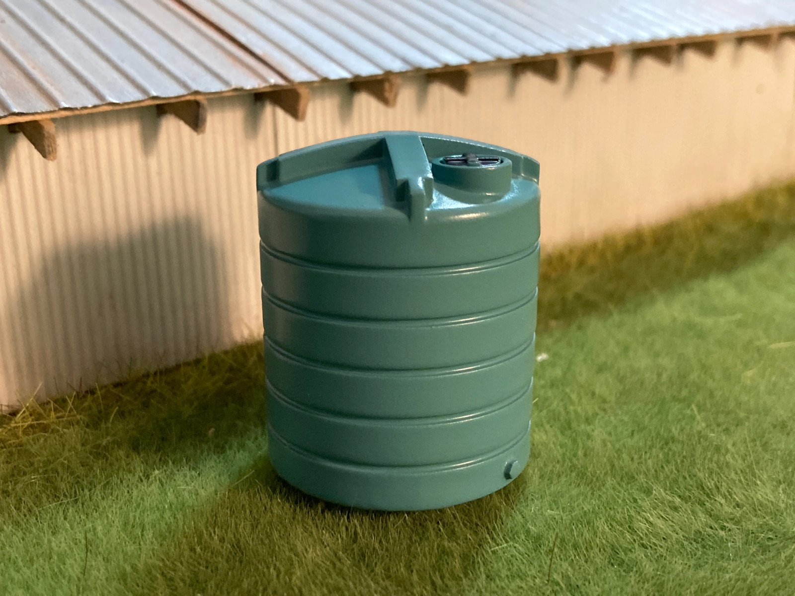 1/64 Custom 1,550 Gallon Standing Liquid Tank