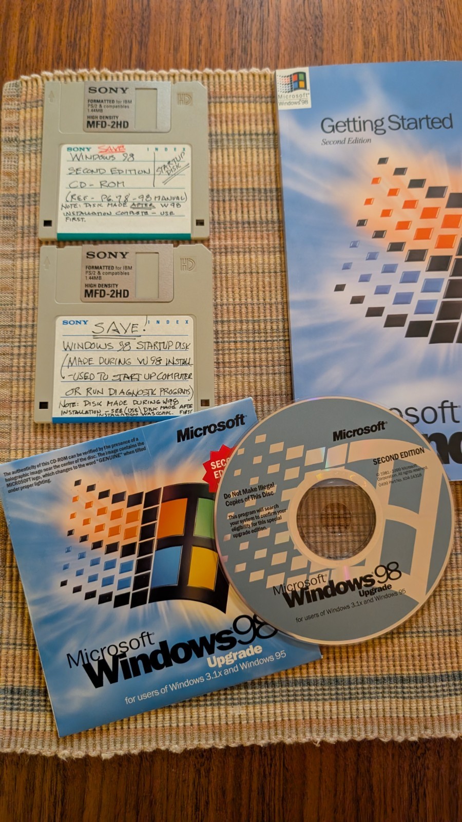 Microsoft Windows 98 Upgrade Second Edition Vintage - CD and Key Code