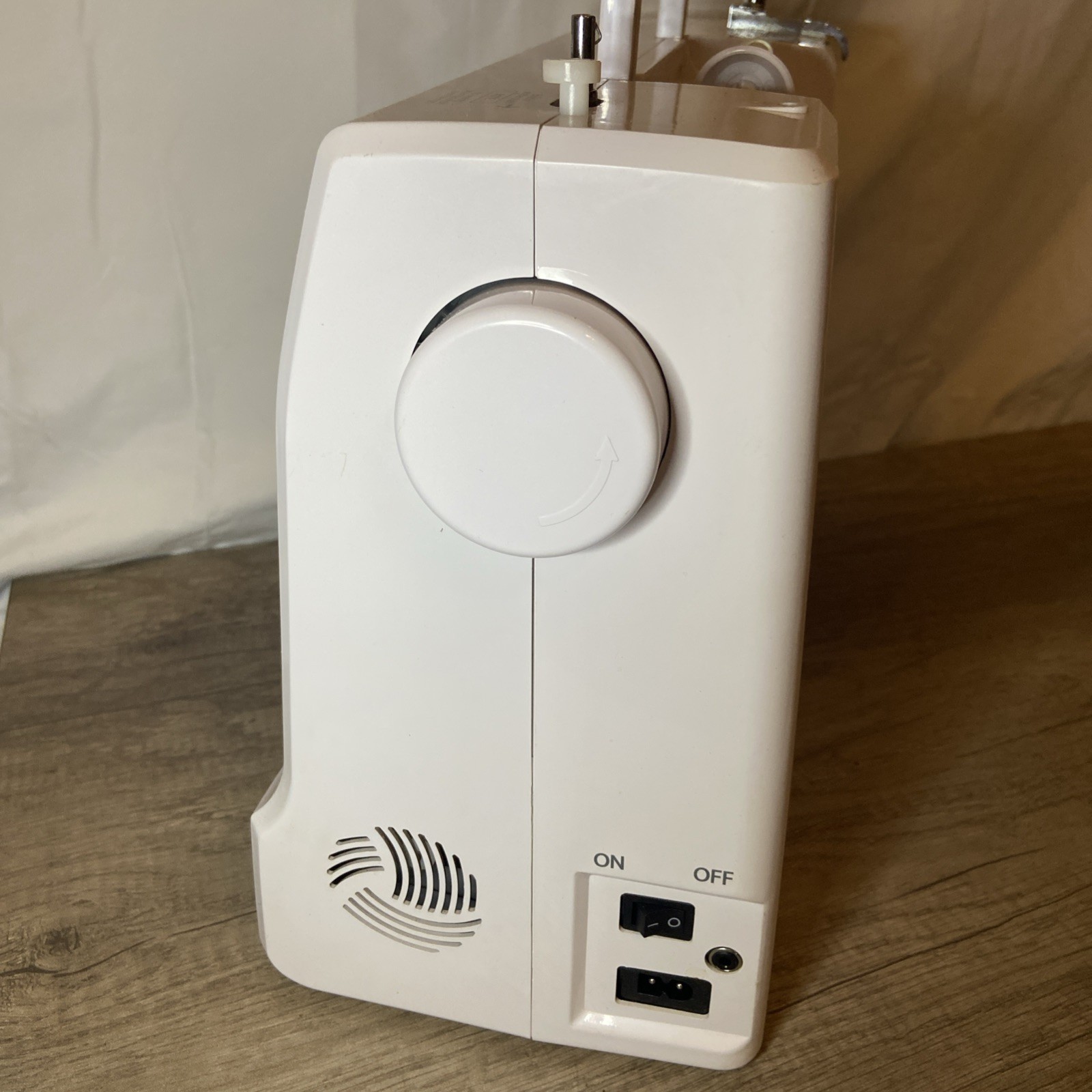 Computerized Portable Sewing Machine w/ 200 Stitches, 8 Buttonholes, Embroidery