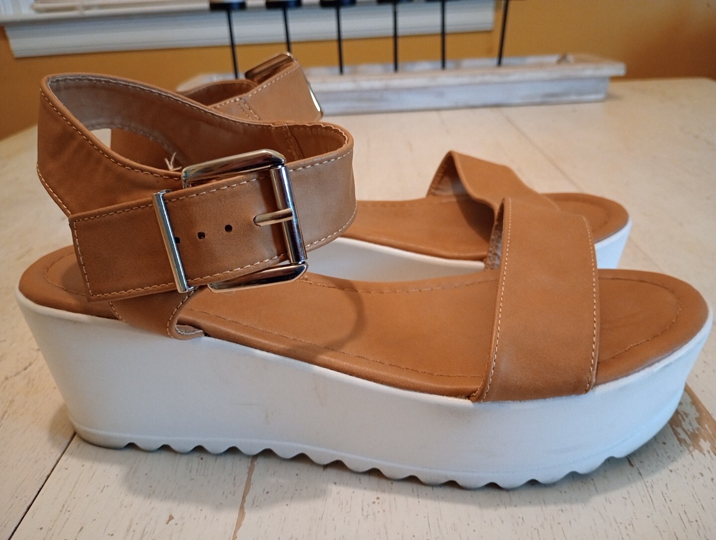 Shoeland Carita Platform Flats Open Toe Women's Size 10 Brown And White.