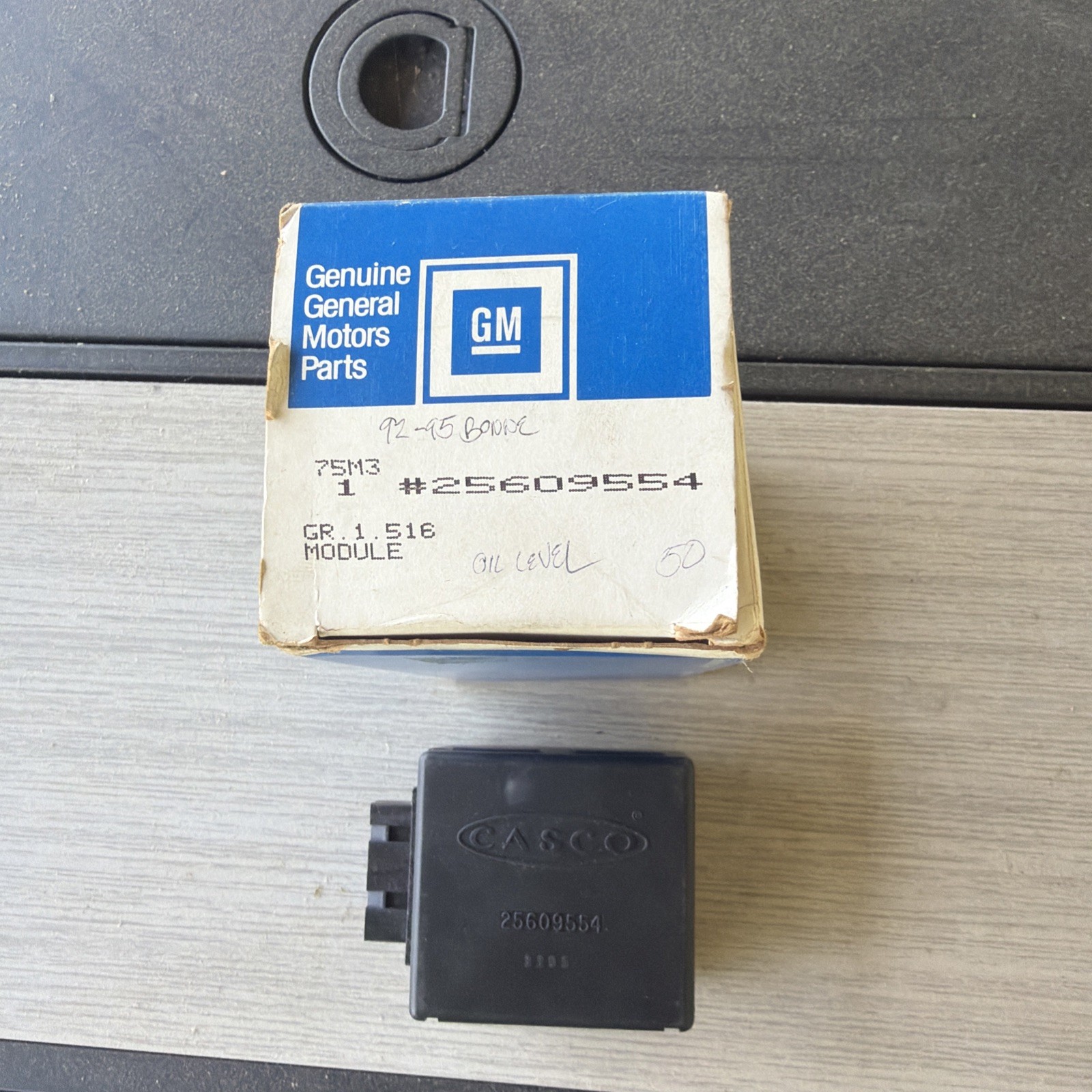 NOS GM 93 94 95 GM OLDS 88 EIGHTY EIGHT  Pontiac Bonne OIL LEVEL SENSOR 25609554