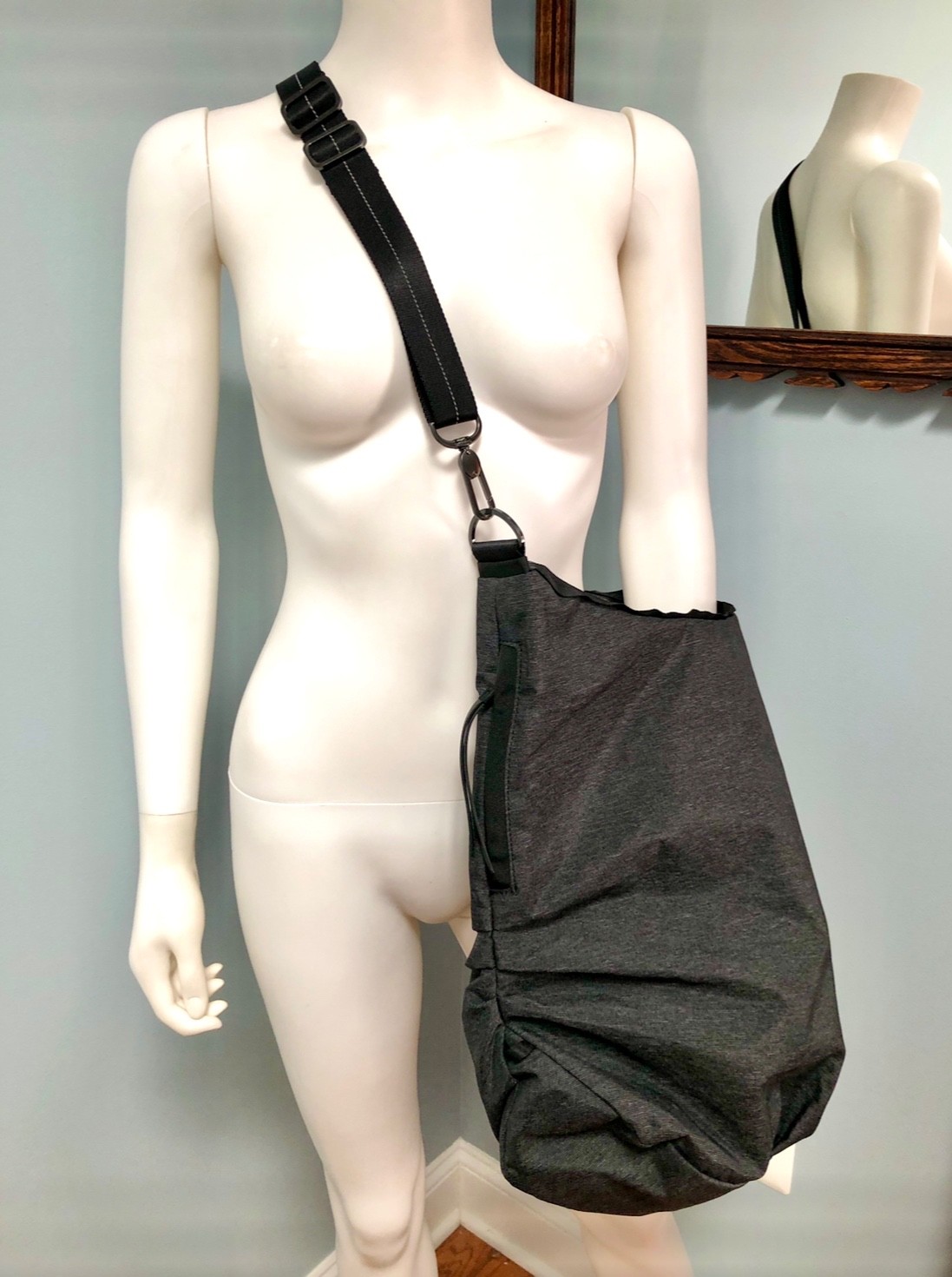 LULULEMON CROSSBODY Adjustable GYM BAG Slouchy Tote WET-DRY Interior BUY-NOW