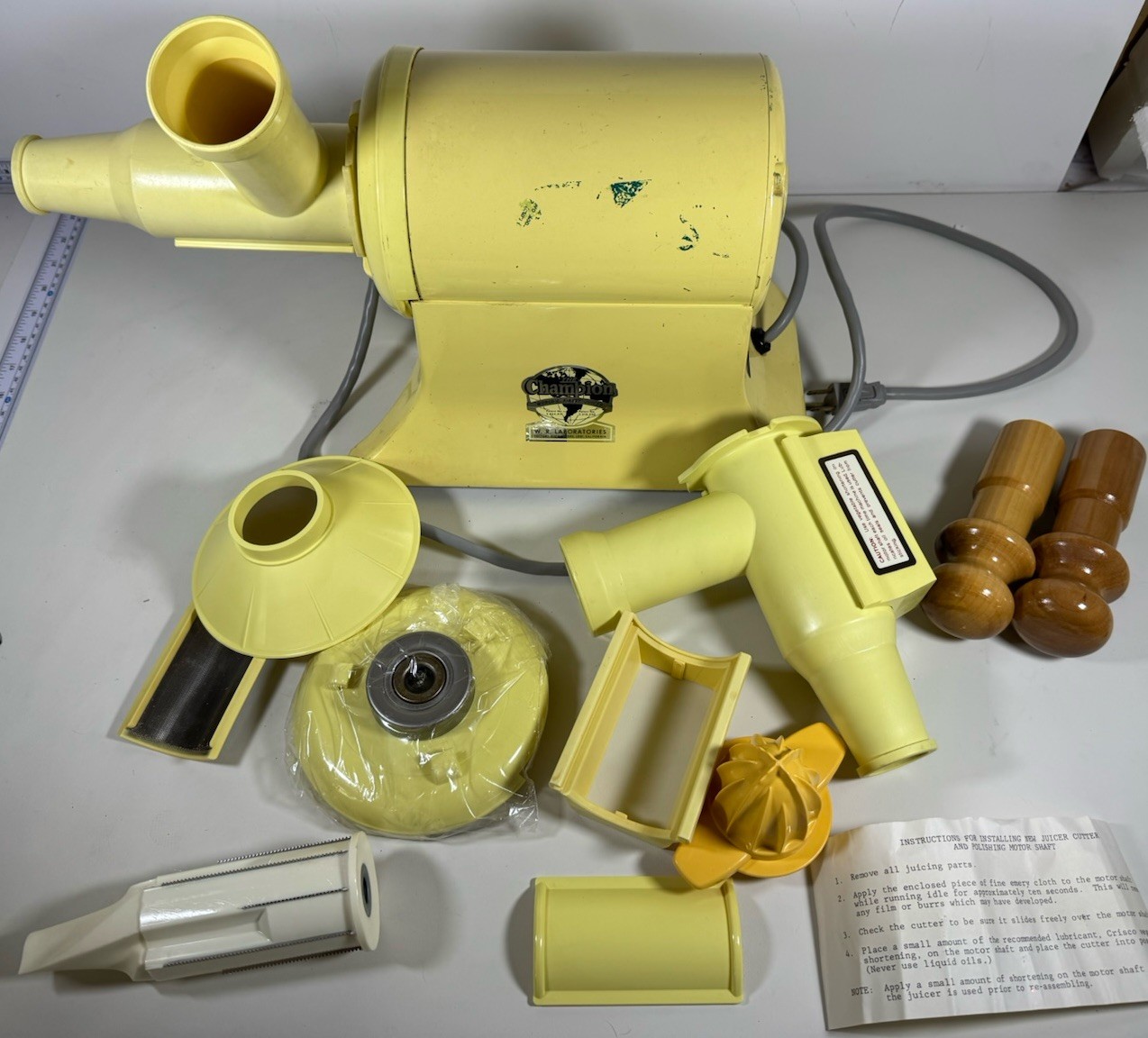 VTG 1983 Yellow Champion Masticating Juicer G5-NG-853S & accessories WORKS Read