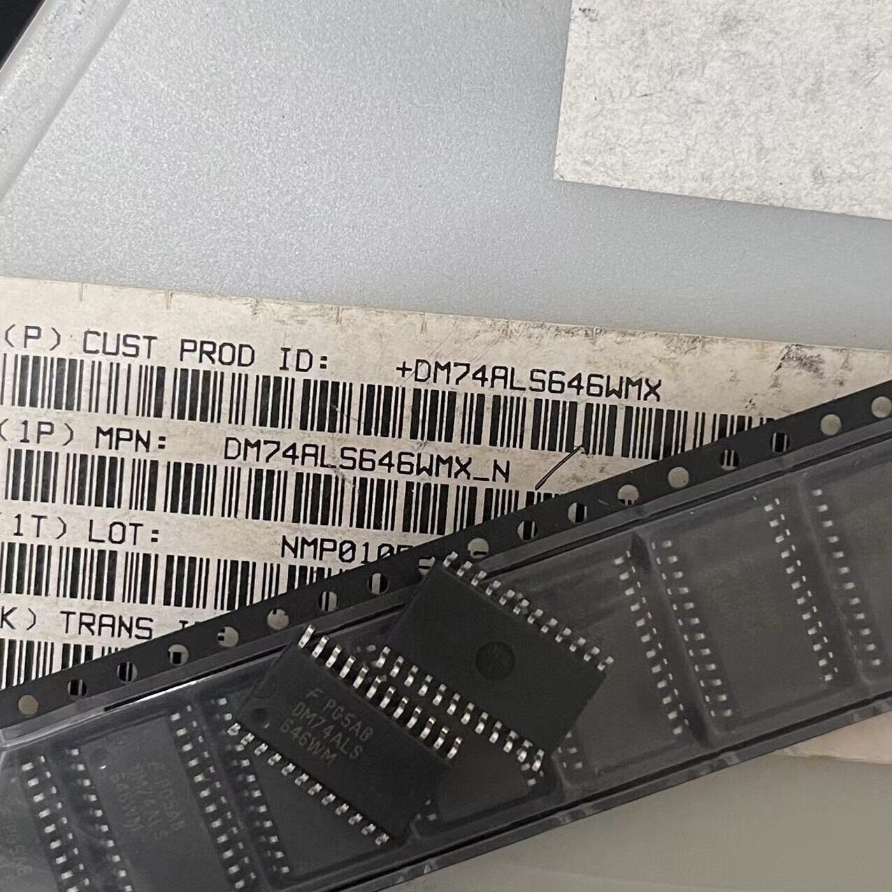 New DM74ALS646WMX Bus Transceiver SOP24 x 10pcs *la