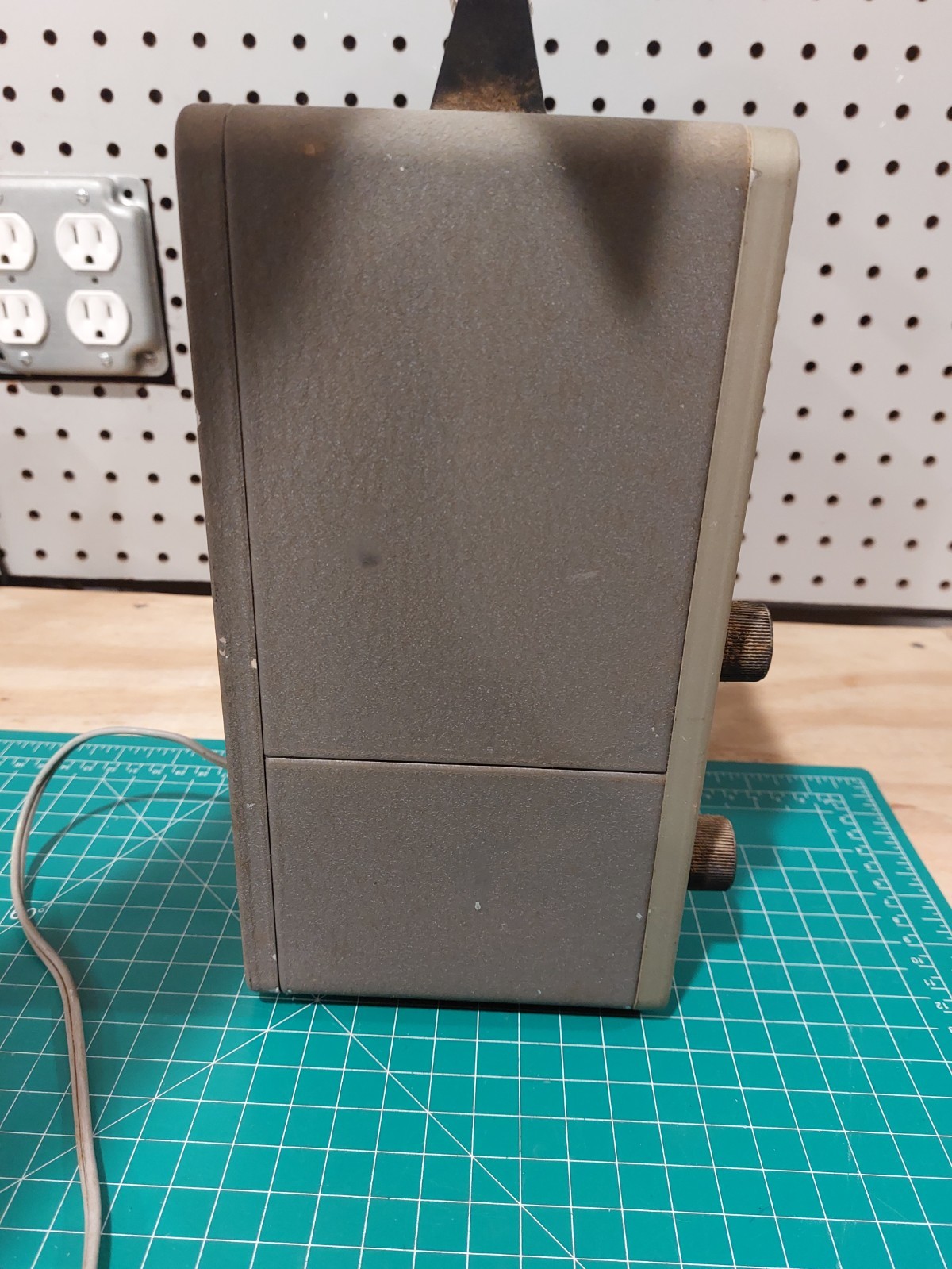 Heathkit IG-102 RF Signal Generator - POWERS UP / UNTESTED ANY FURTHER