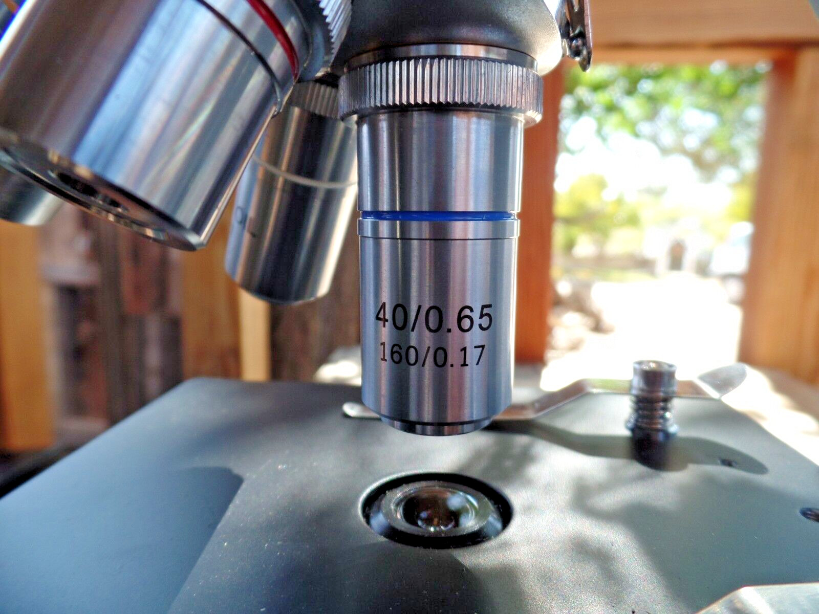 Biological Microscope with 4 objective lenses M Series