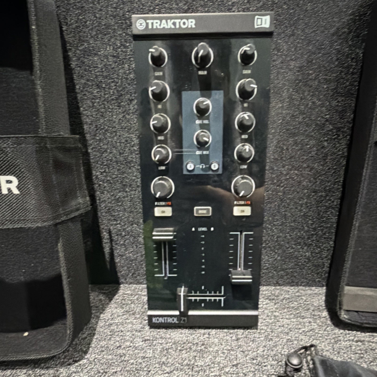 Traktor Kontrol Z1 DJ Mixing Interface Controller 2-Channel USB 3-Band EQ