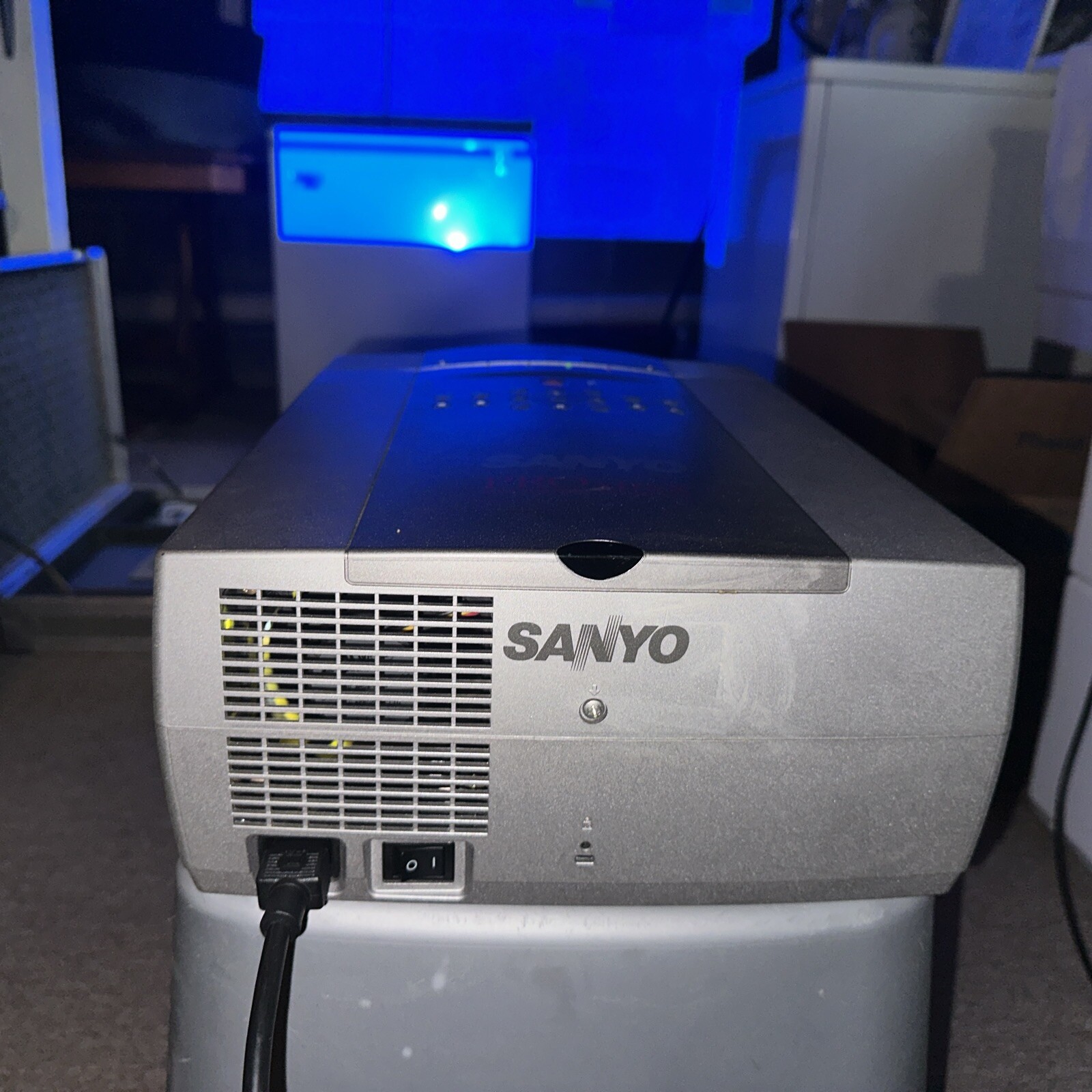 Sanyo PLC-XP30 Large Venue Presentation Projector - PRO xtraX Multimedia -TESTED